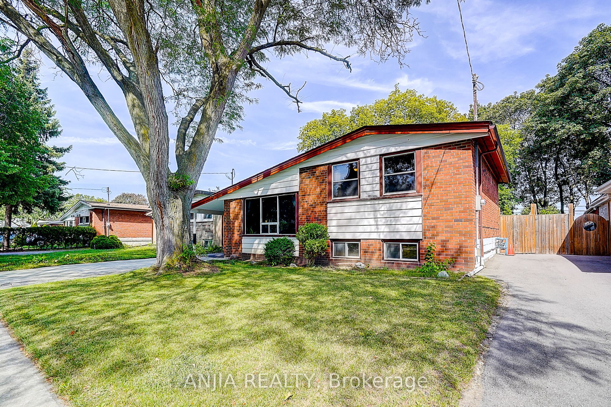 115 Portsdown Road, Toronto, ON M1P 1V4