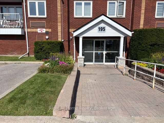 195 lake driveway W 310, Ajax, ON L1S 7H7