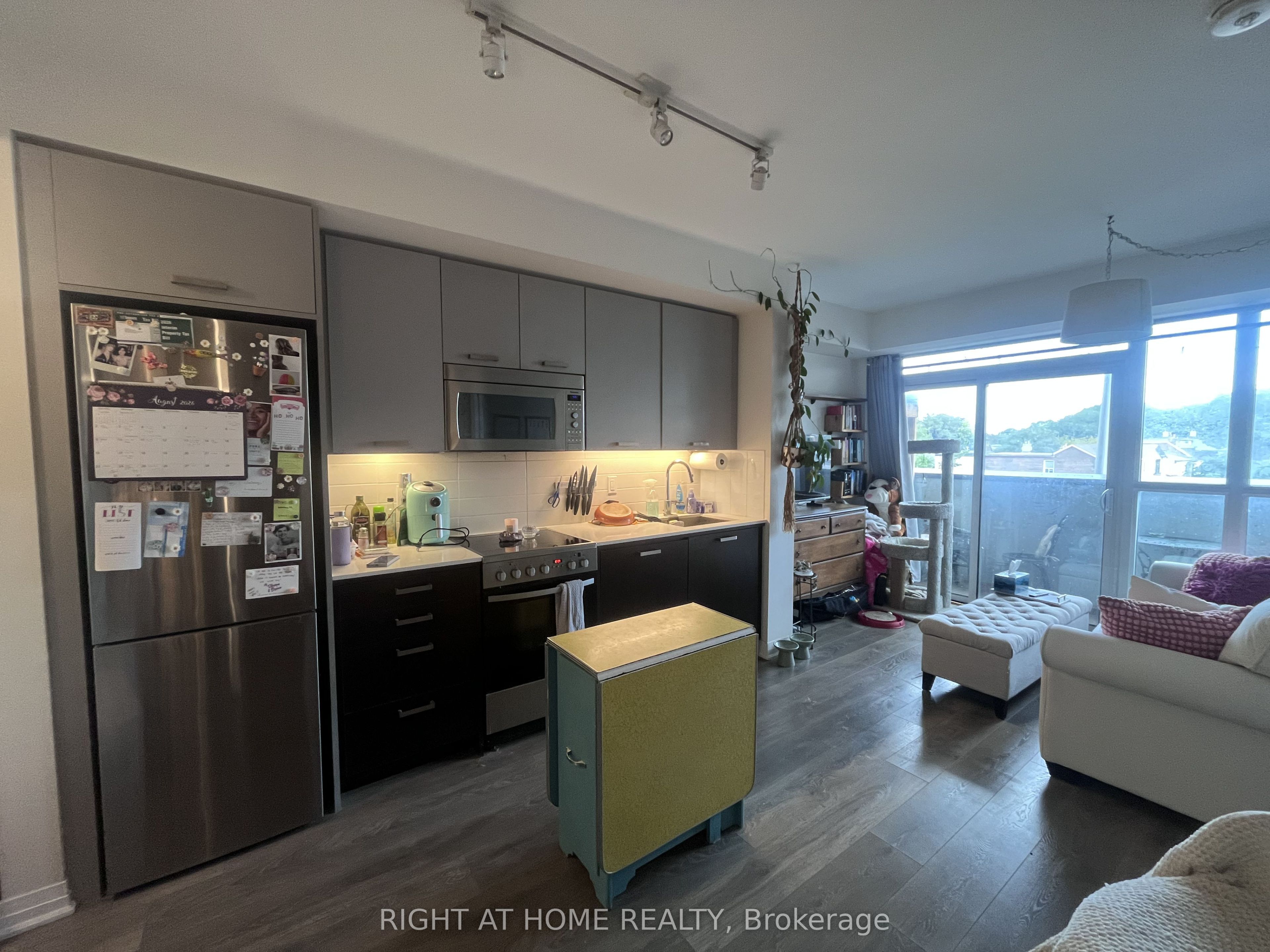 2301 Danforth Avenue 327, Toronto, ON M4C 0A7 photo 4