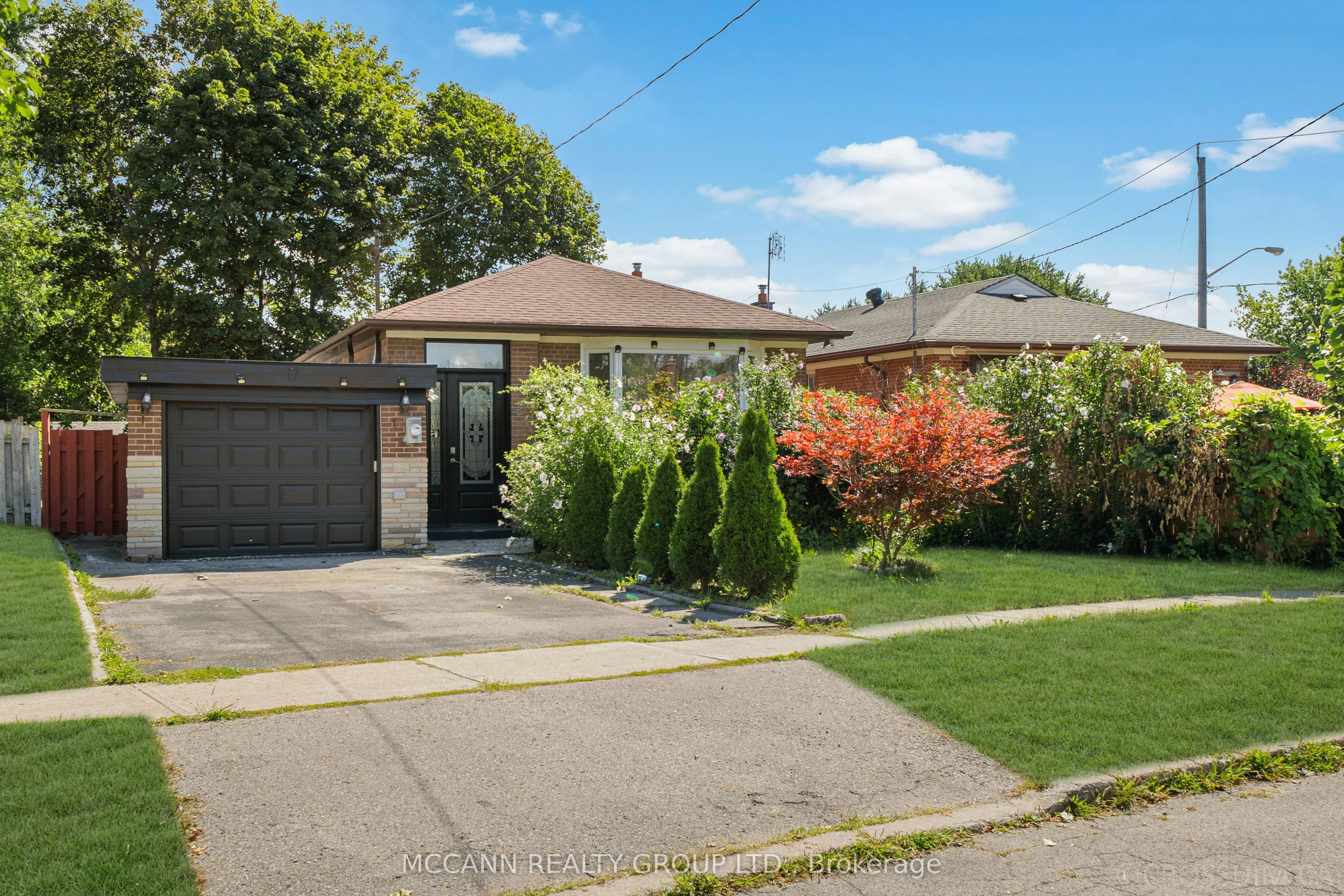 17 Barlow Road E, Toronto, ON M1G 2B5