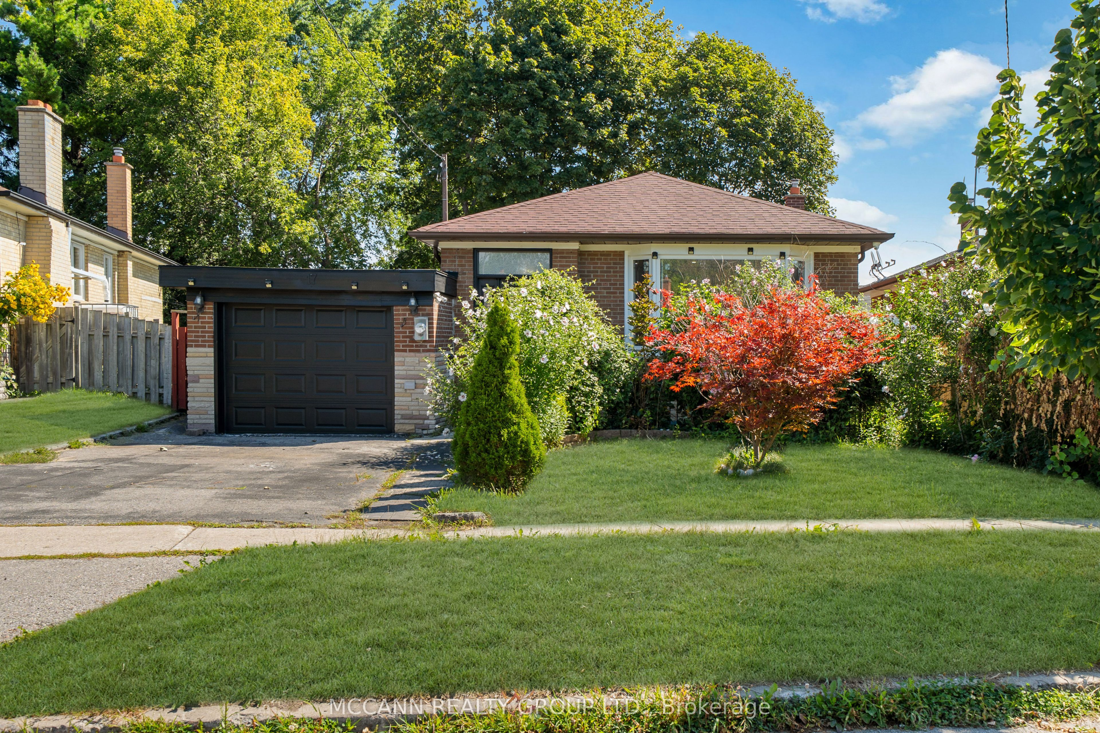 17 Barlow Road E, Toronto, ON M1G 2B5 photo 2