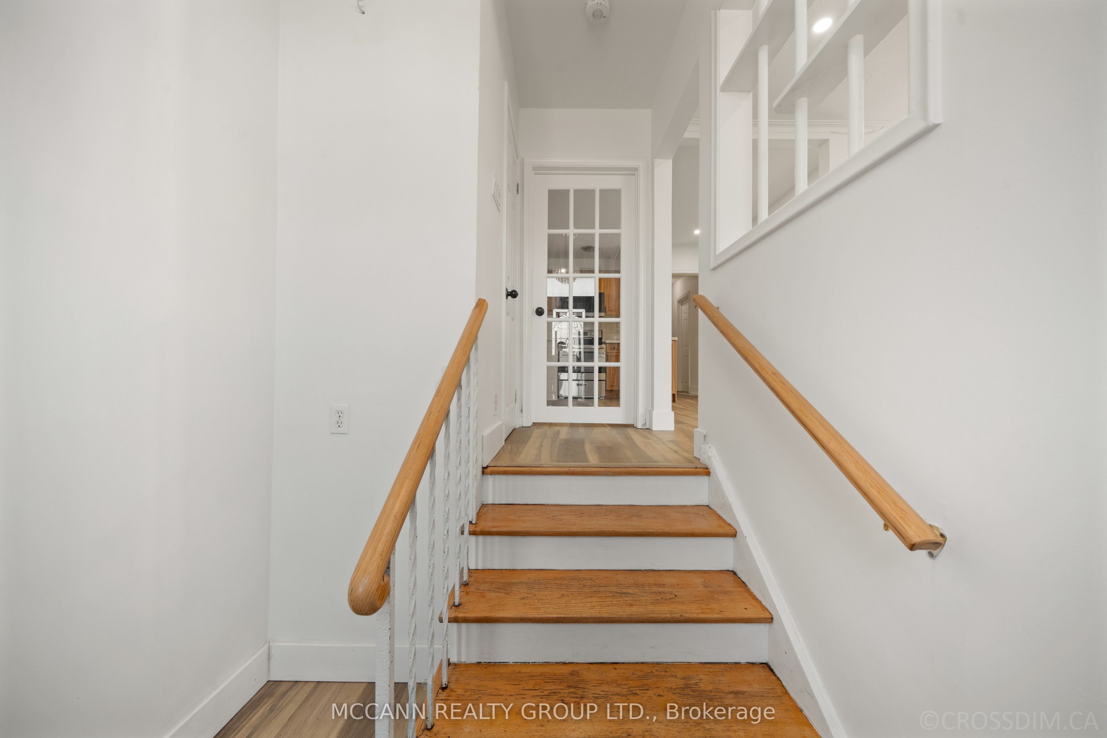 17 Barlow Road E, Toronto, ON M1G 2B5 photo 3