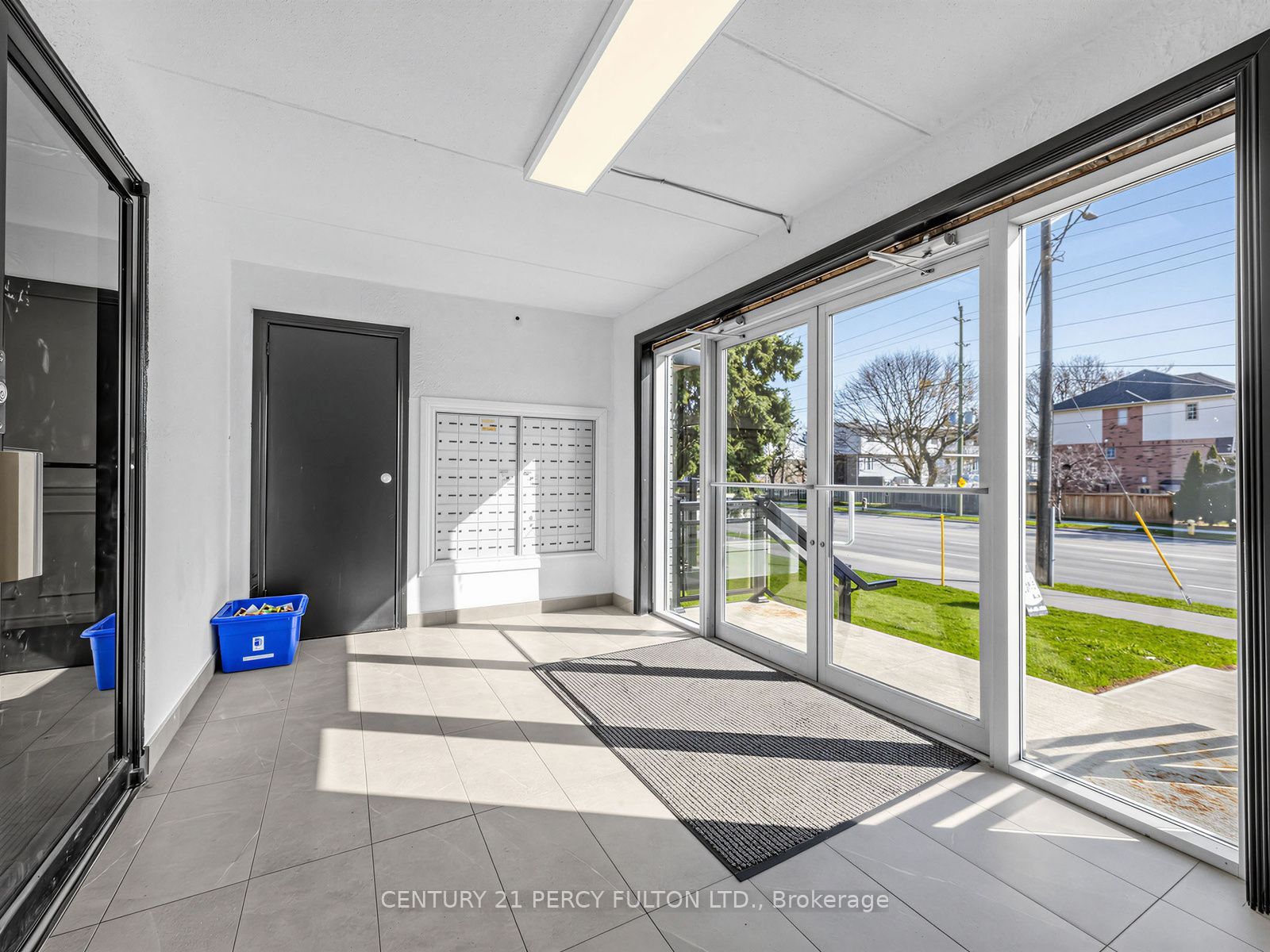 200 Garden Street 302, Whitby, ON L1N 0L7 photo 3