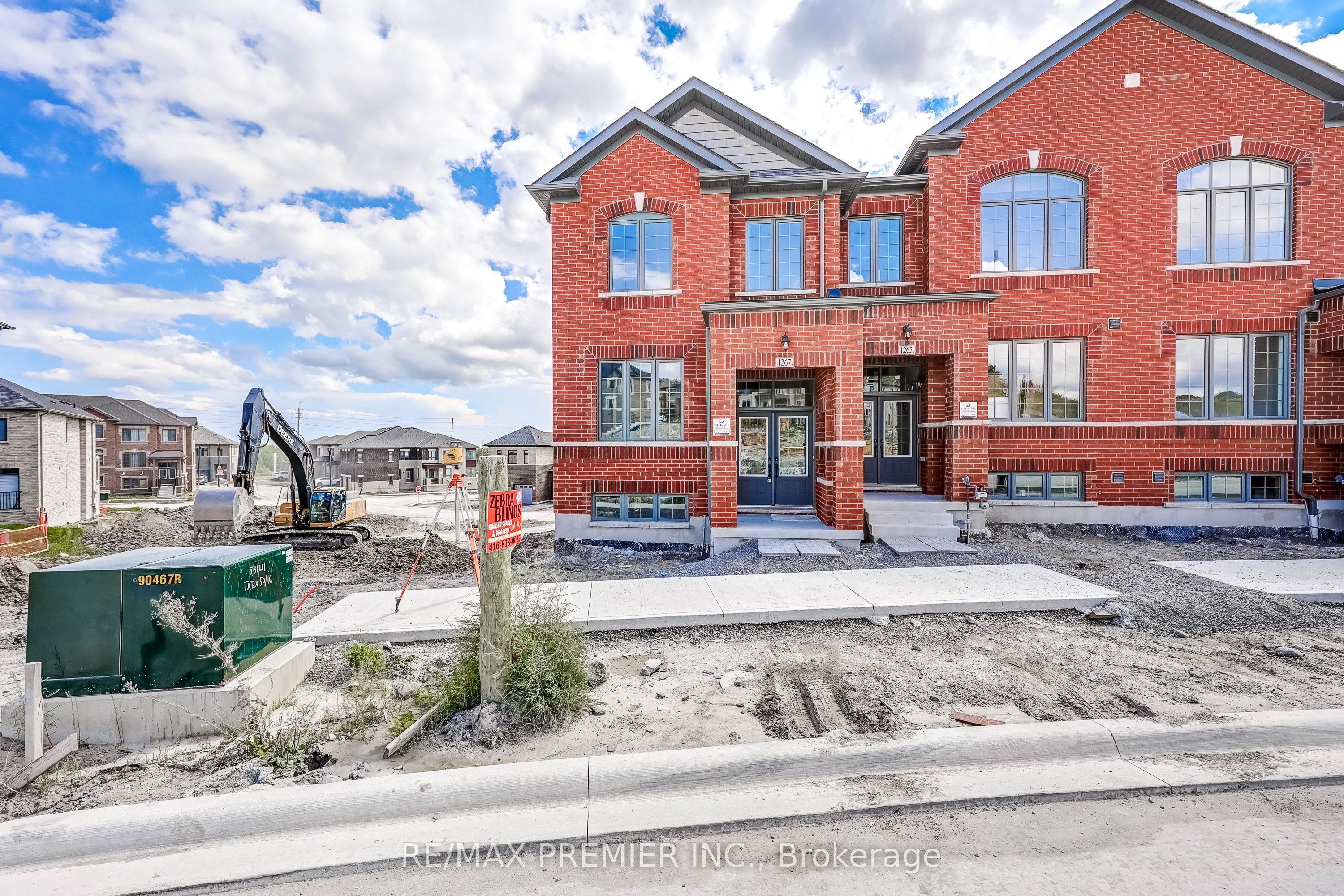 1267 Winding Woods Trail, Pickering, ON L1X 0S3 photo 2