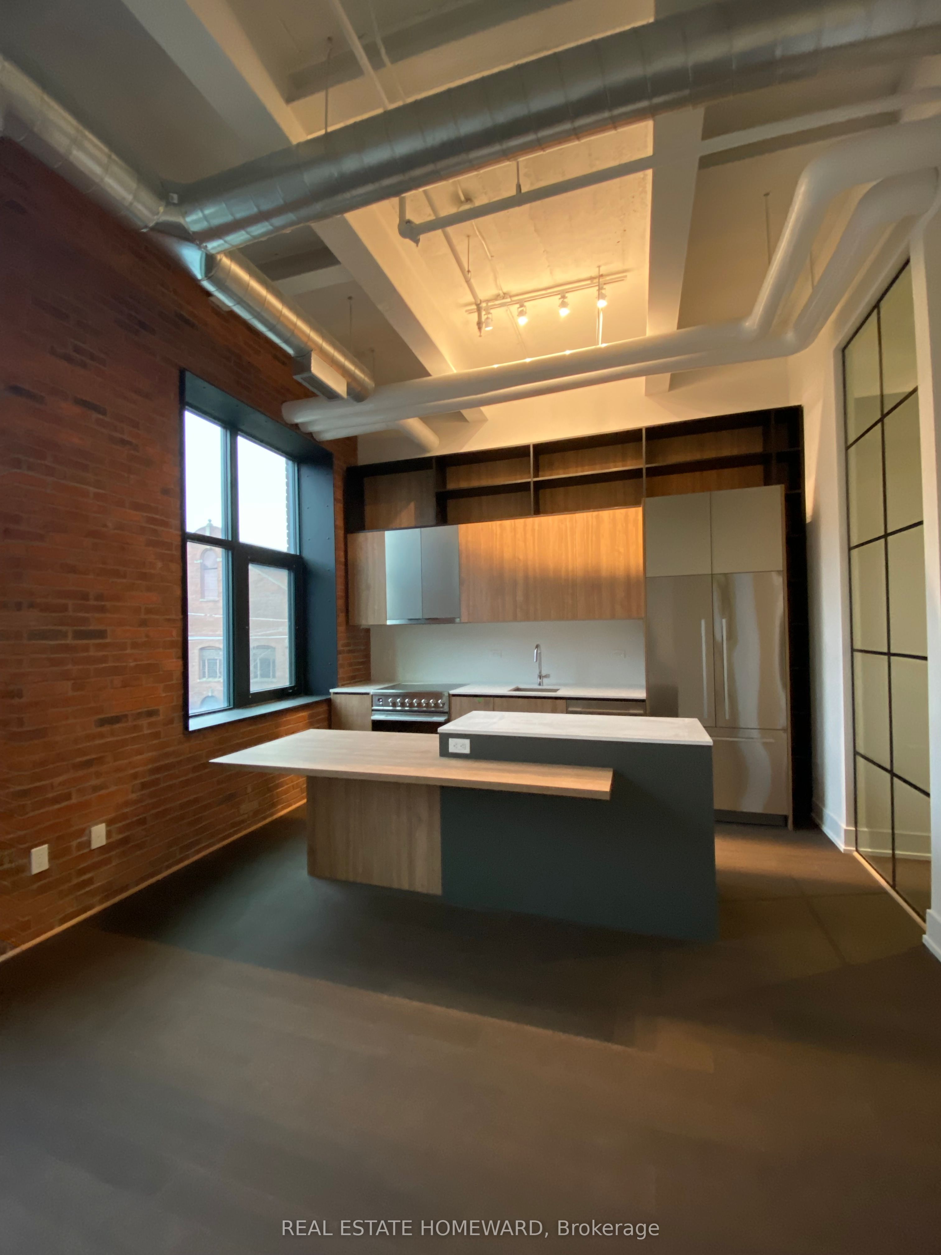 150 Logan Avenue 406, Toronto, ON M4M 0E4 photo 2