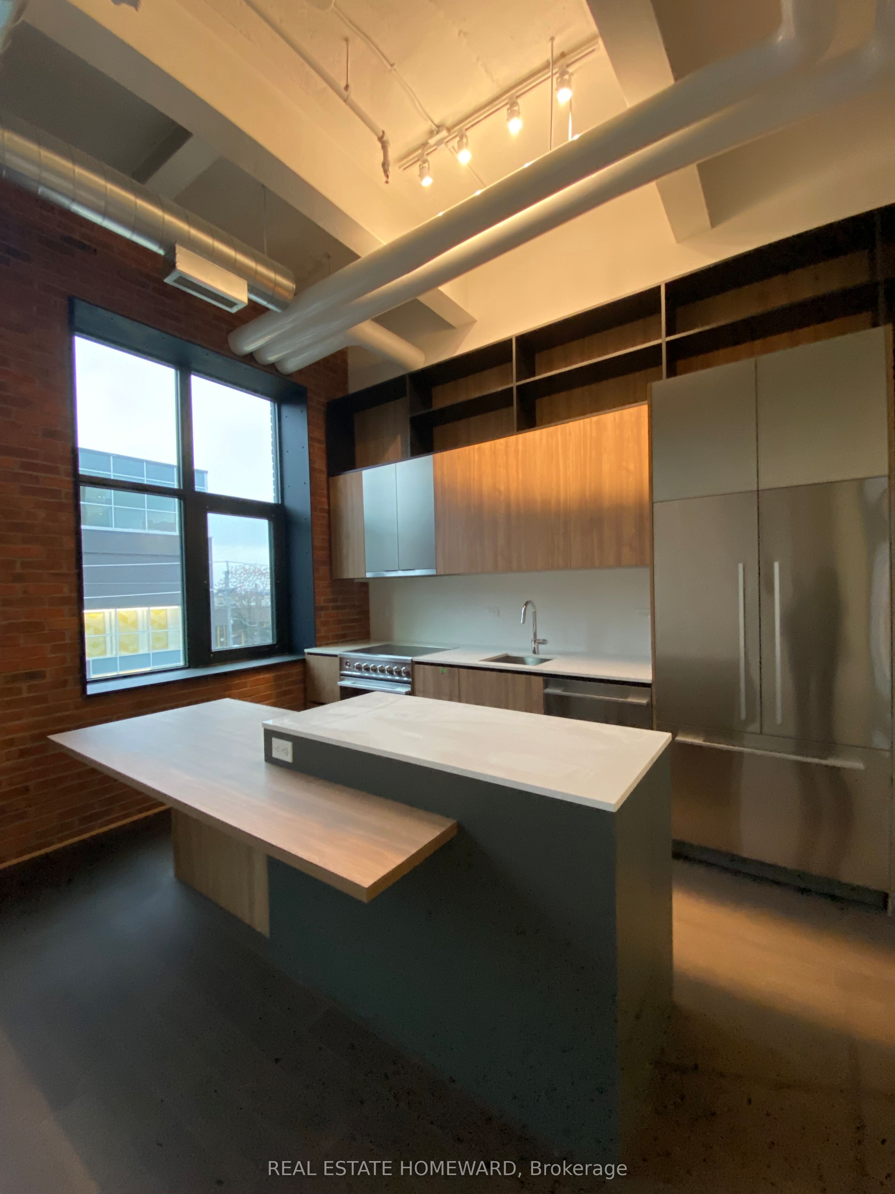150 Logan Avenue 406, Toronto, ON M4M 0E4 photo 3