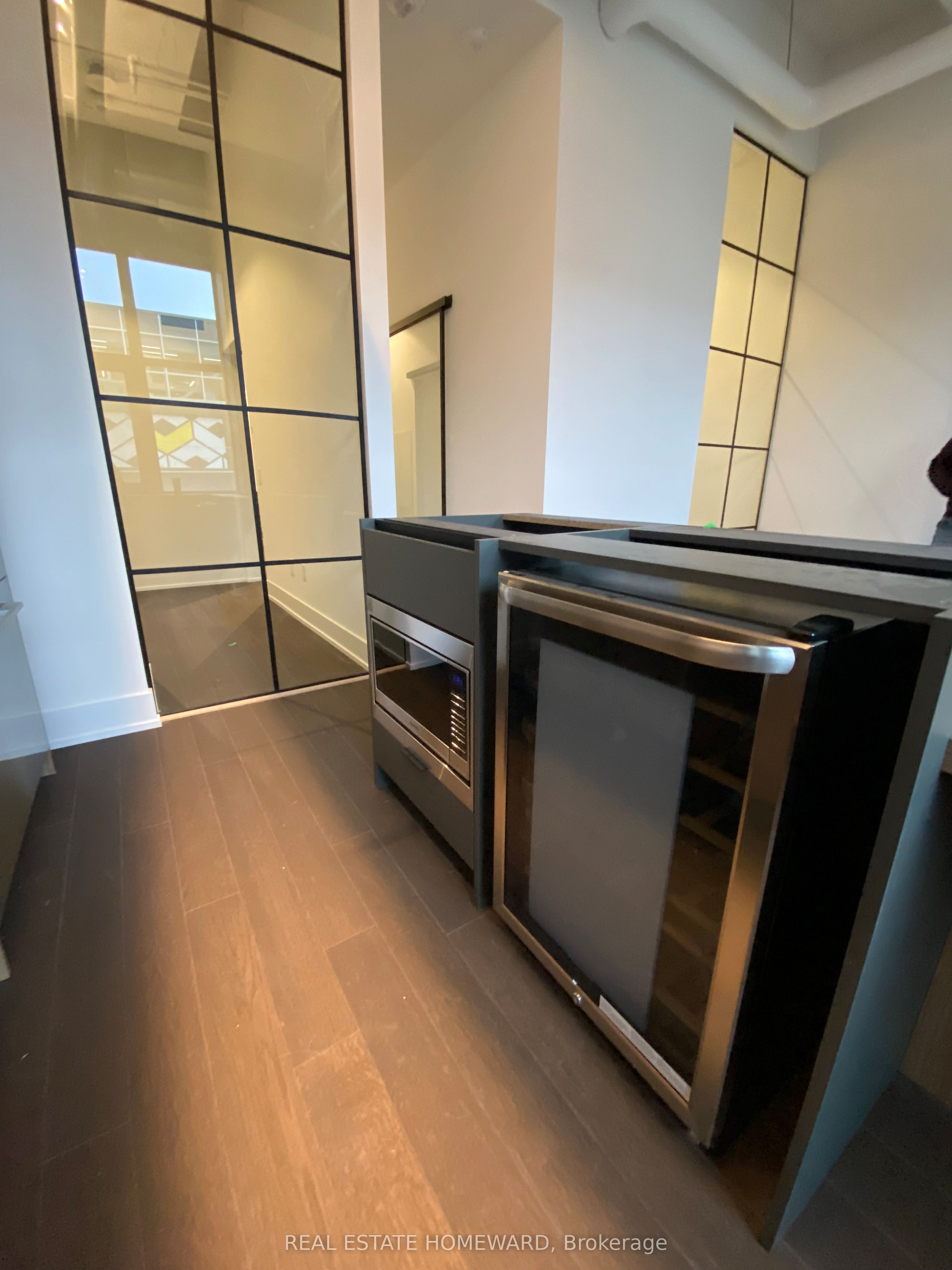 150 Logan Avenue 406, Toronto, ON M4M 0E4 photo 4
