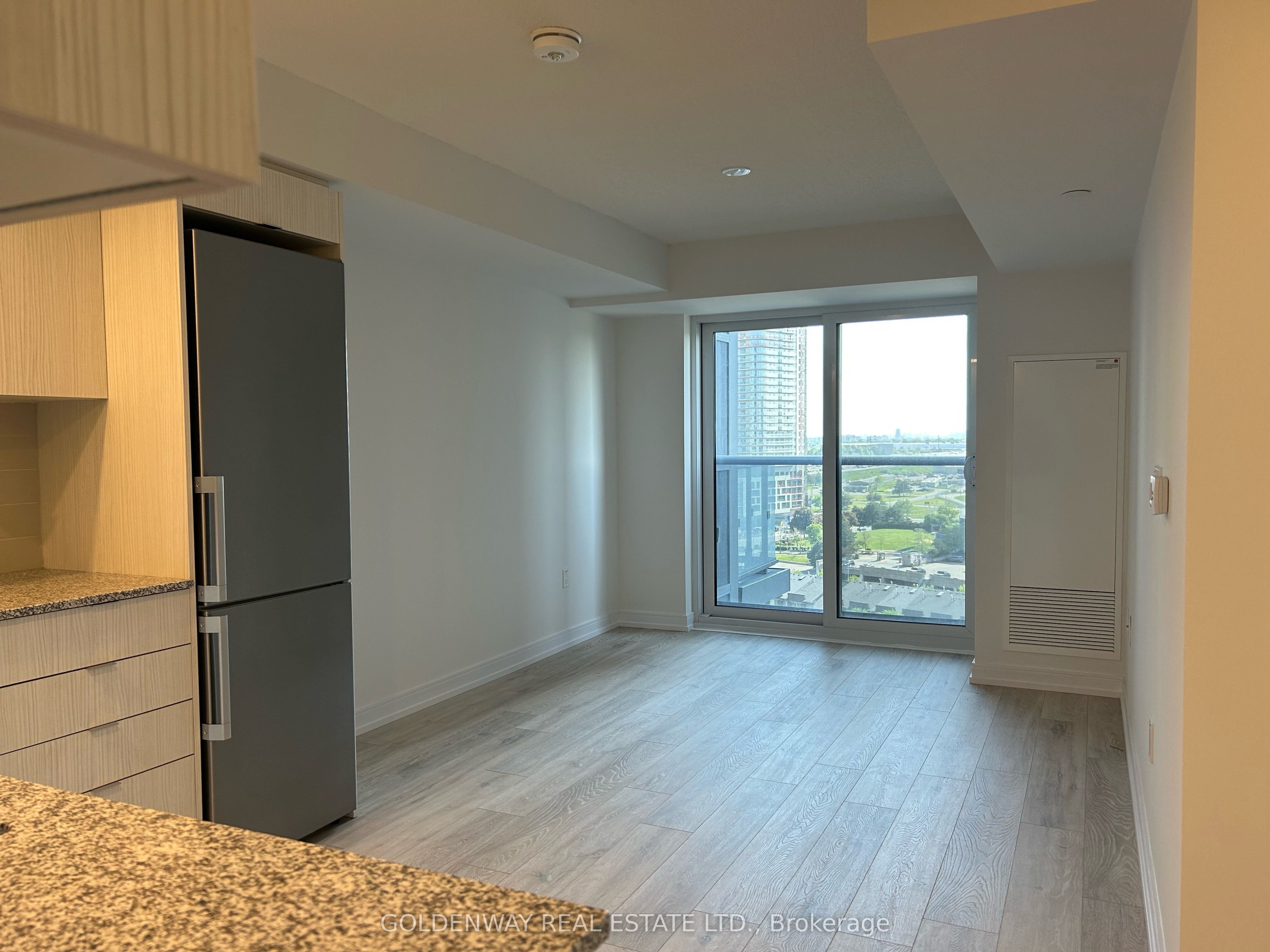 225 Village Green Square 1305, Toronto, ON M1S 0N4 photo 2