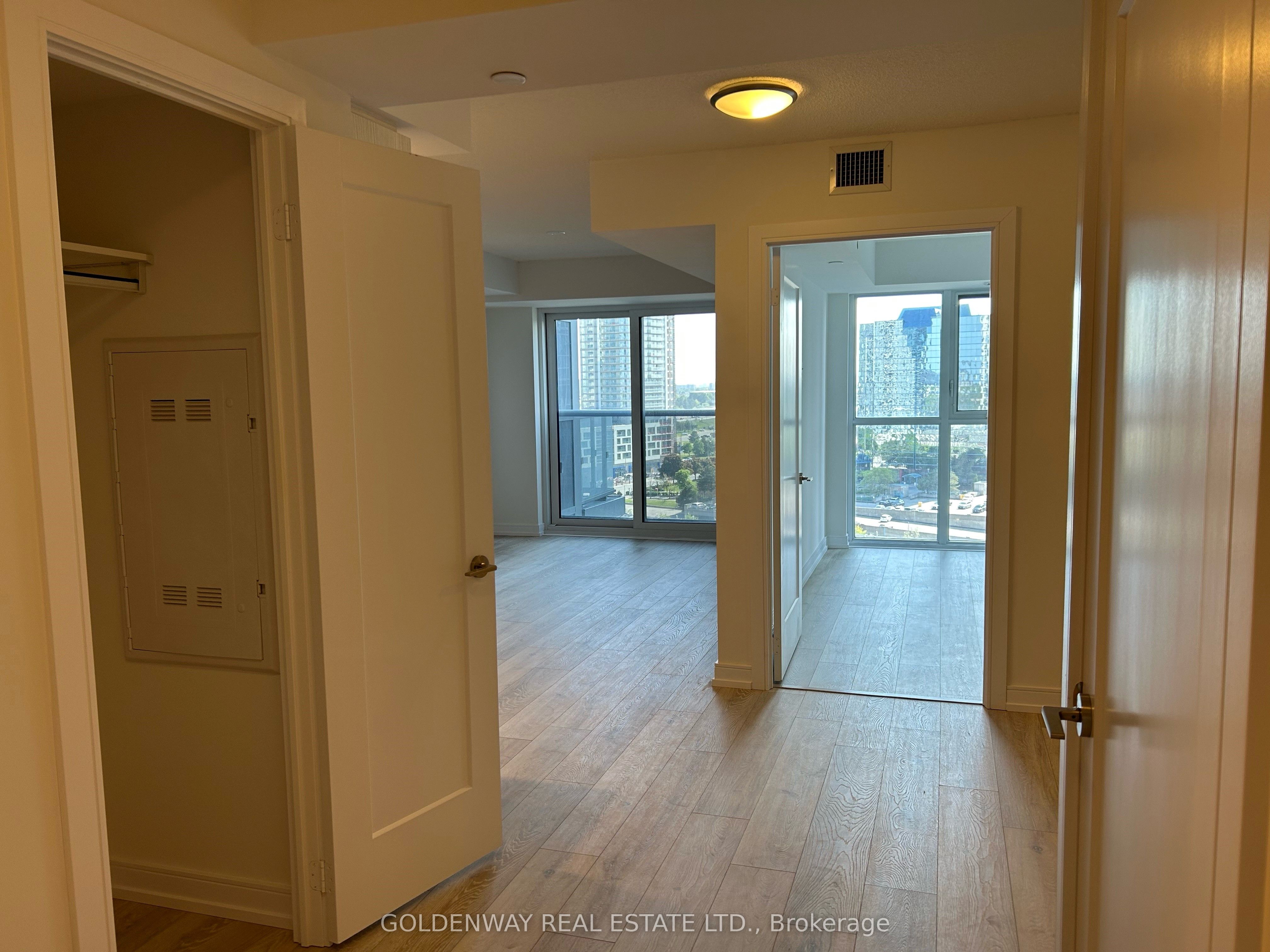 225 Village Green Square 1305, Toronto, ON M1S 0N4 photo 3