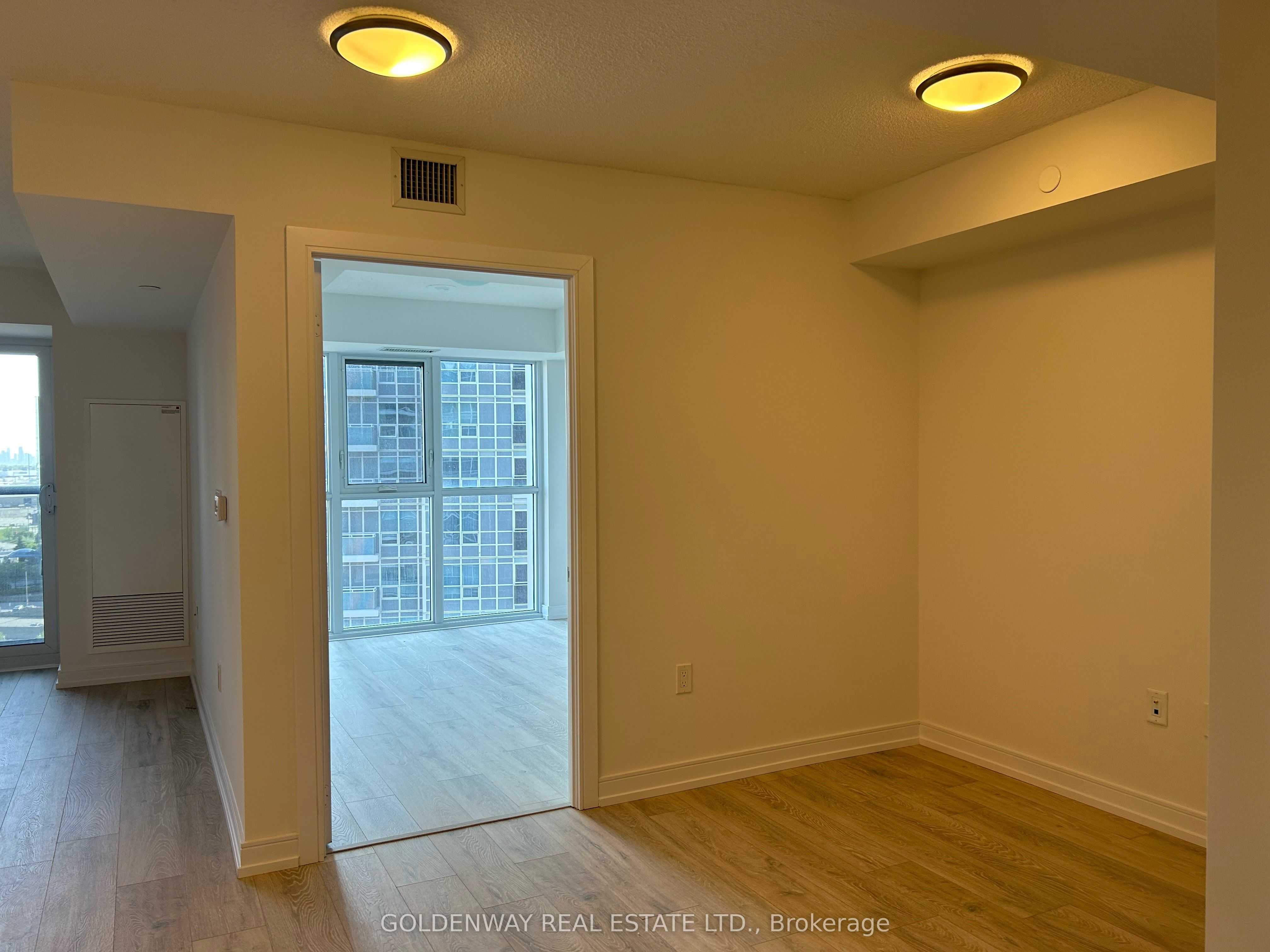 225 Village Green Square 1305, Toronto, ON M1S 0N4 photo 4