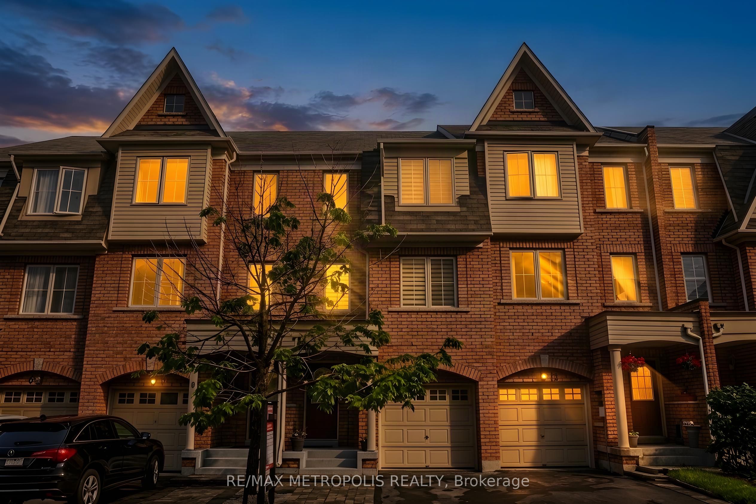 10 Pat Brooks Terrace, Toronto, ON M1P 5G6