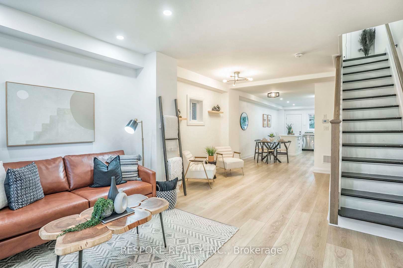 681 Cosburn Avenue, Toronto, ON M4C 2V1 photo 2