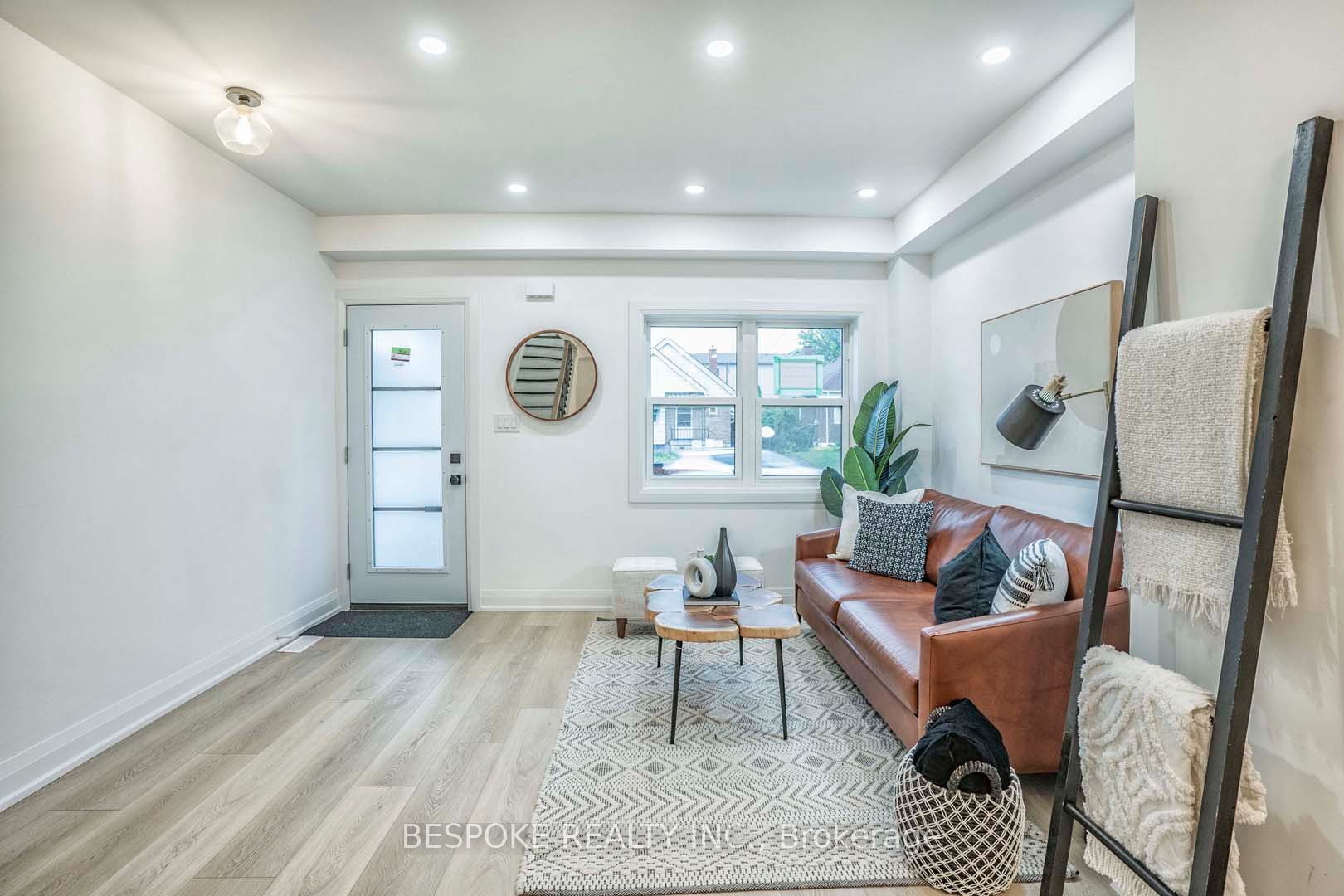 681 Cosburn Avenue, Toronto, ON M4C 2V1 photo 3