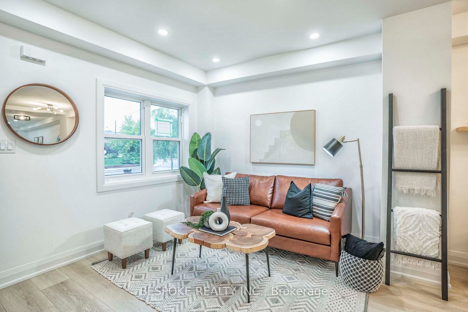 681 Cosburn Avenue, Toronto, ON M4C 2V1 photo 4