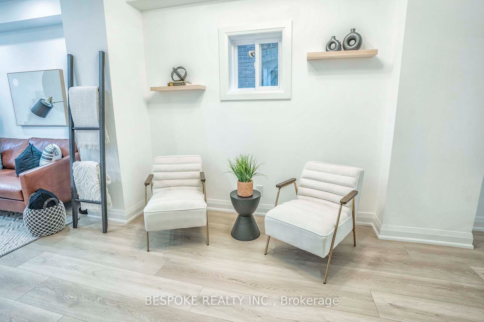 681 Cosburn Avenue, Toronto, ON M4C 2V1 photo 5