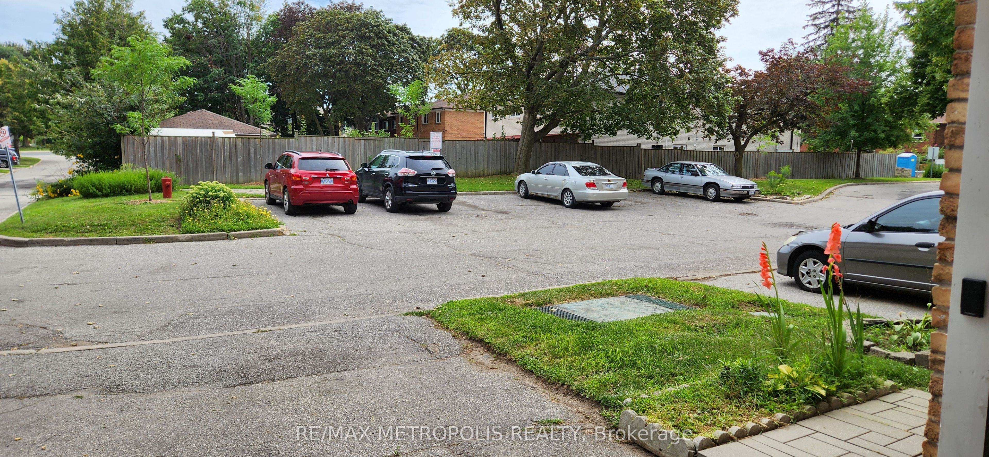 21 Rockwood Drive 8, Toronto, ON M1M 3M9 photo 2
