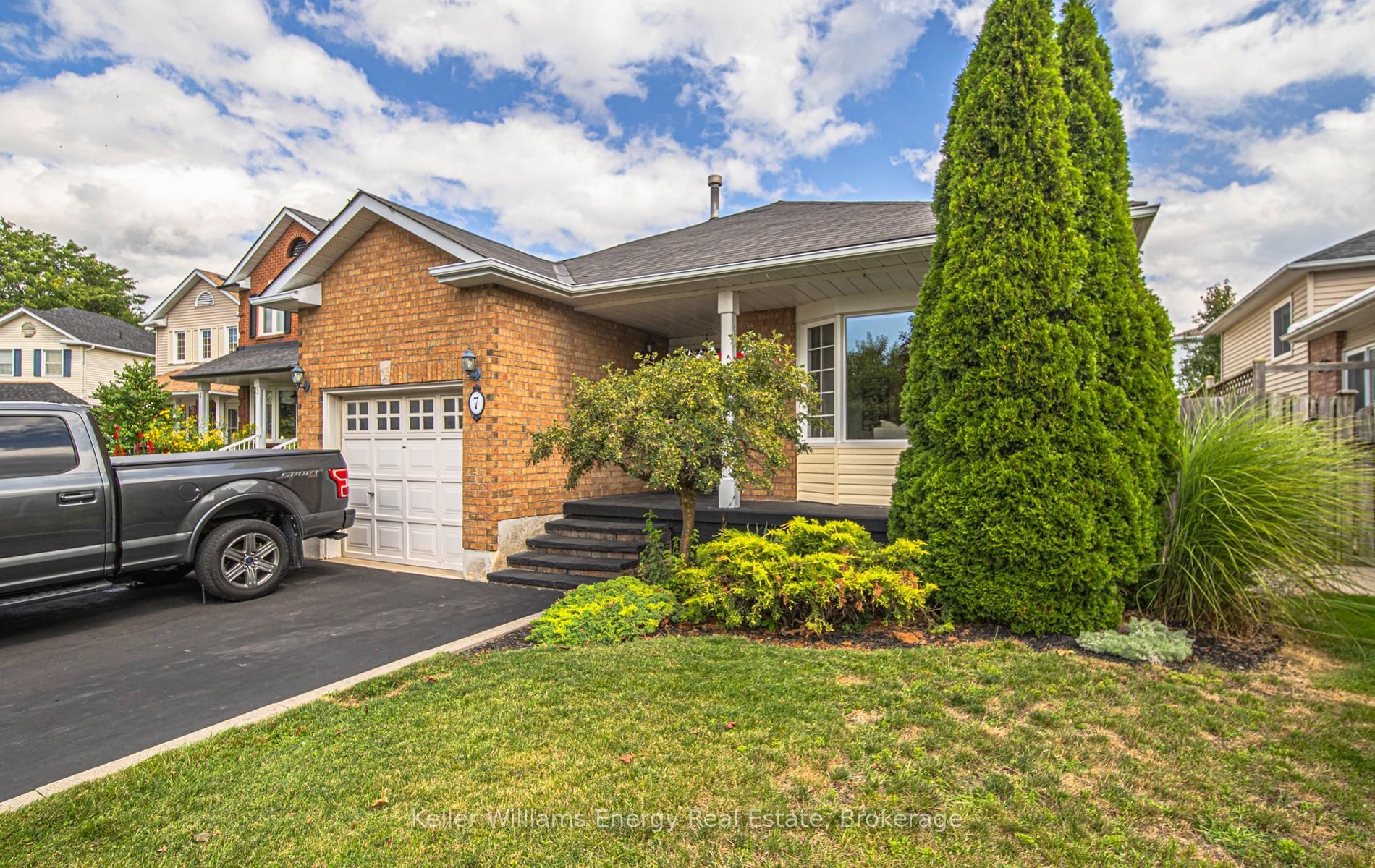 7 Stirling Avenue, Clarington, ON L1E 1X7 photo 2