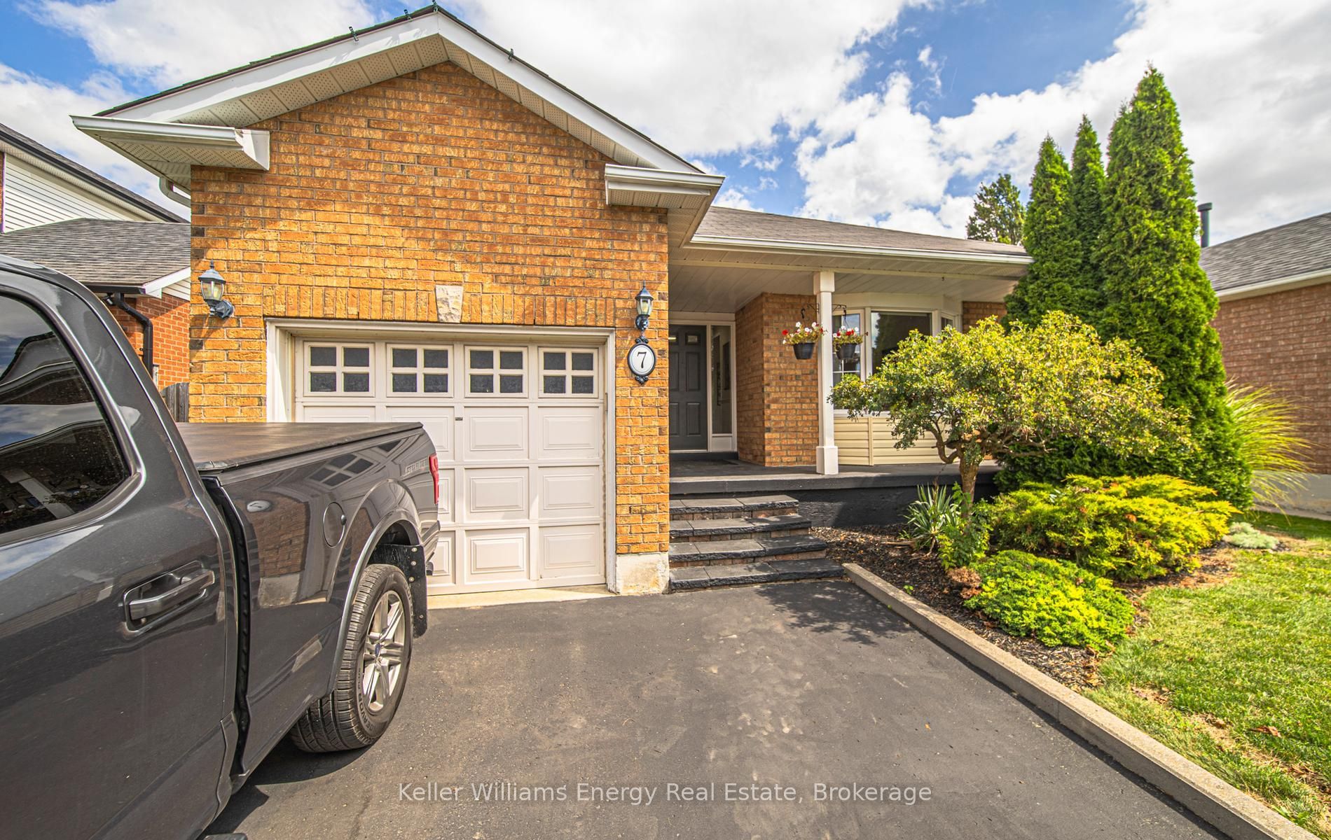 7 Stirling Avenue, Clarington, ON L1E 1X7 photo 4
