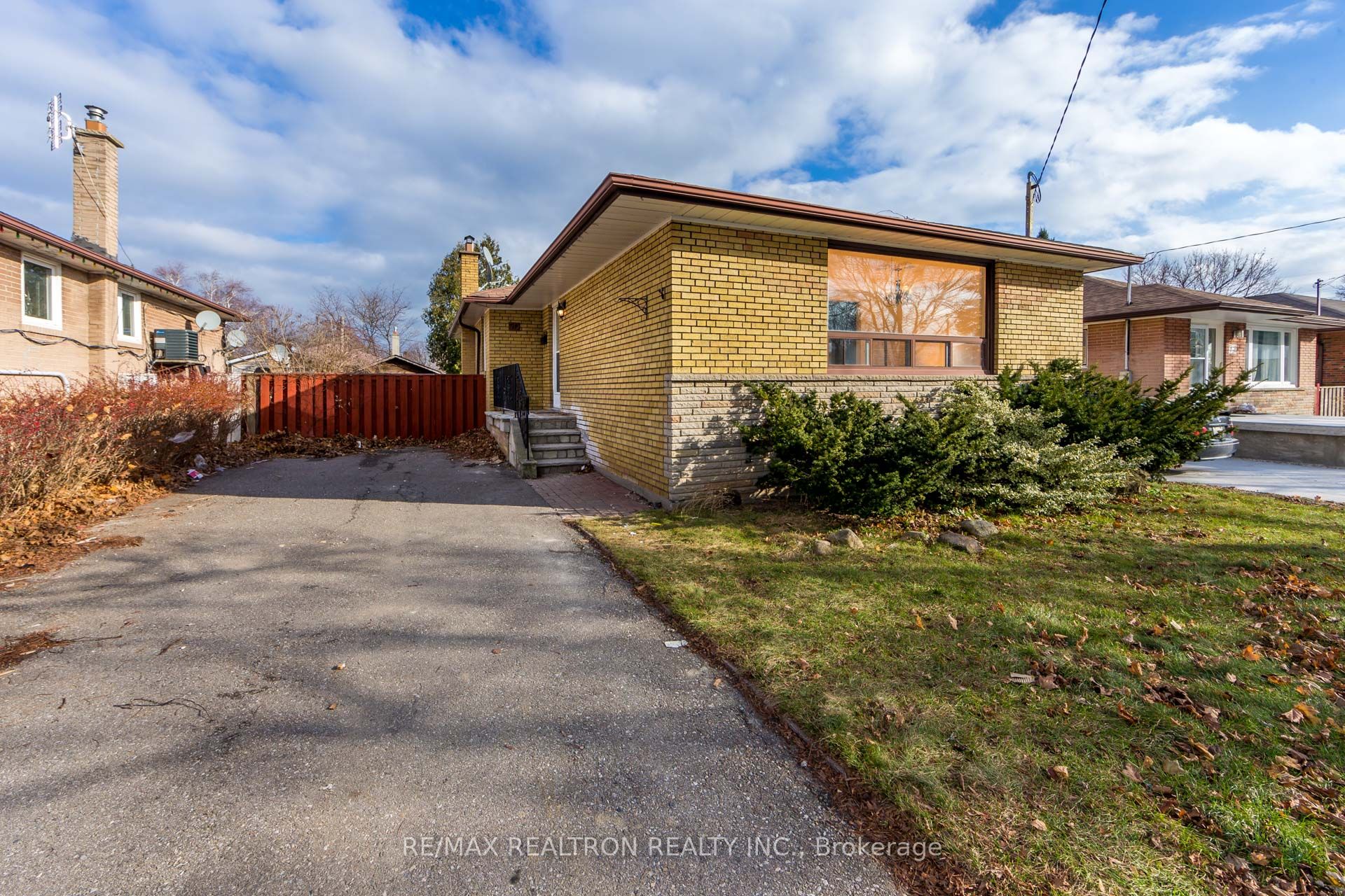 70 Clementine Square Bsmnt, Toronto, ON M1G 2V7