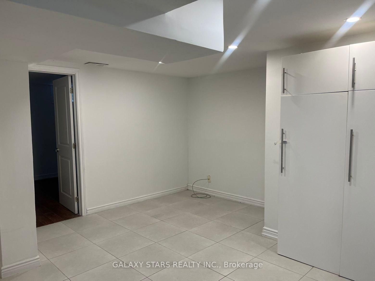 1411 Anton Square Bsmnt, Pickering, ON L1V 5T1 photo 3