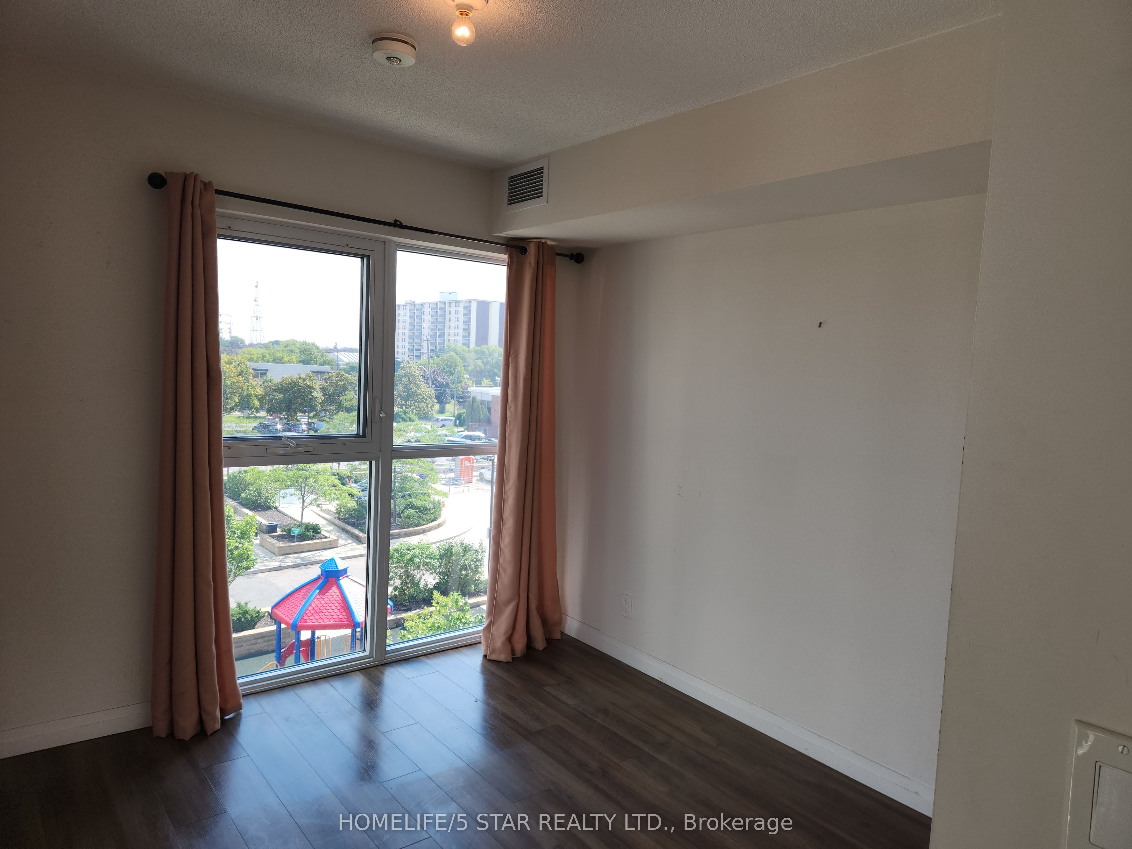 2150 Lawrence Avenue E 312, Toronto, ON M1R 3A7 photo 4