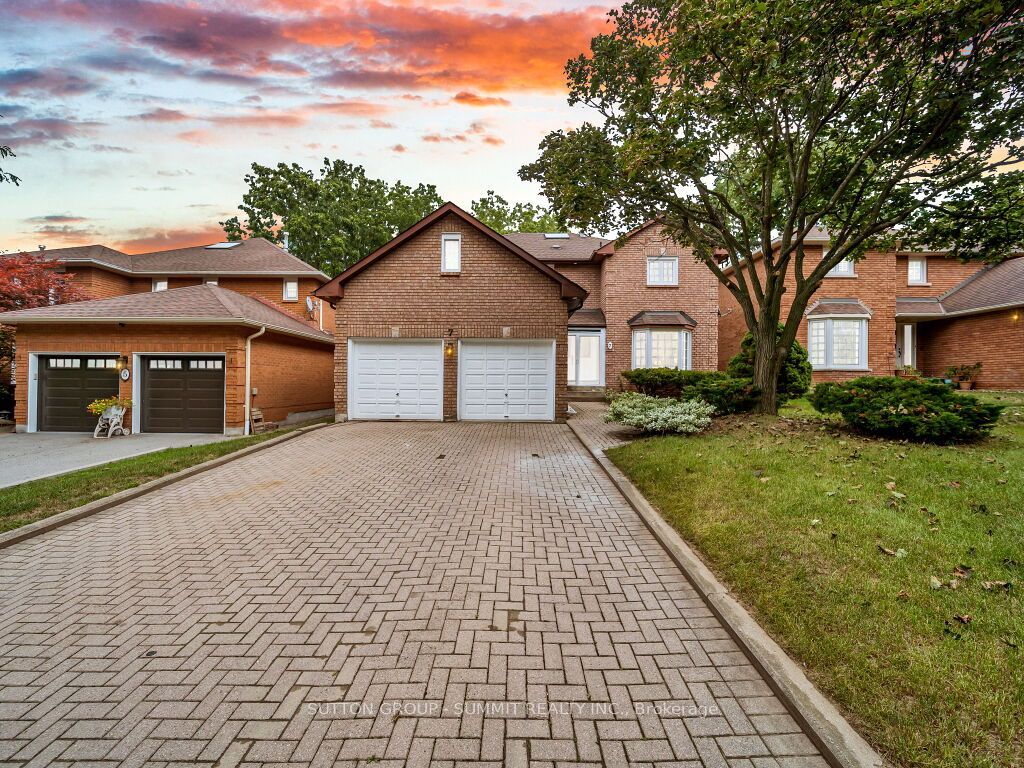 7 Winding Court, Toronto, ON M1C 4X2