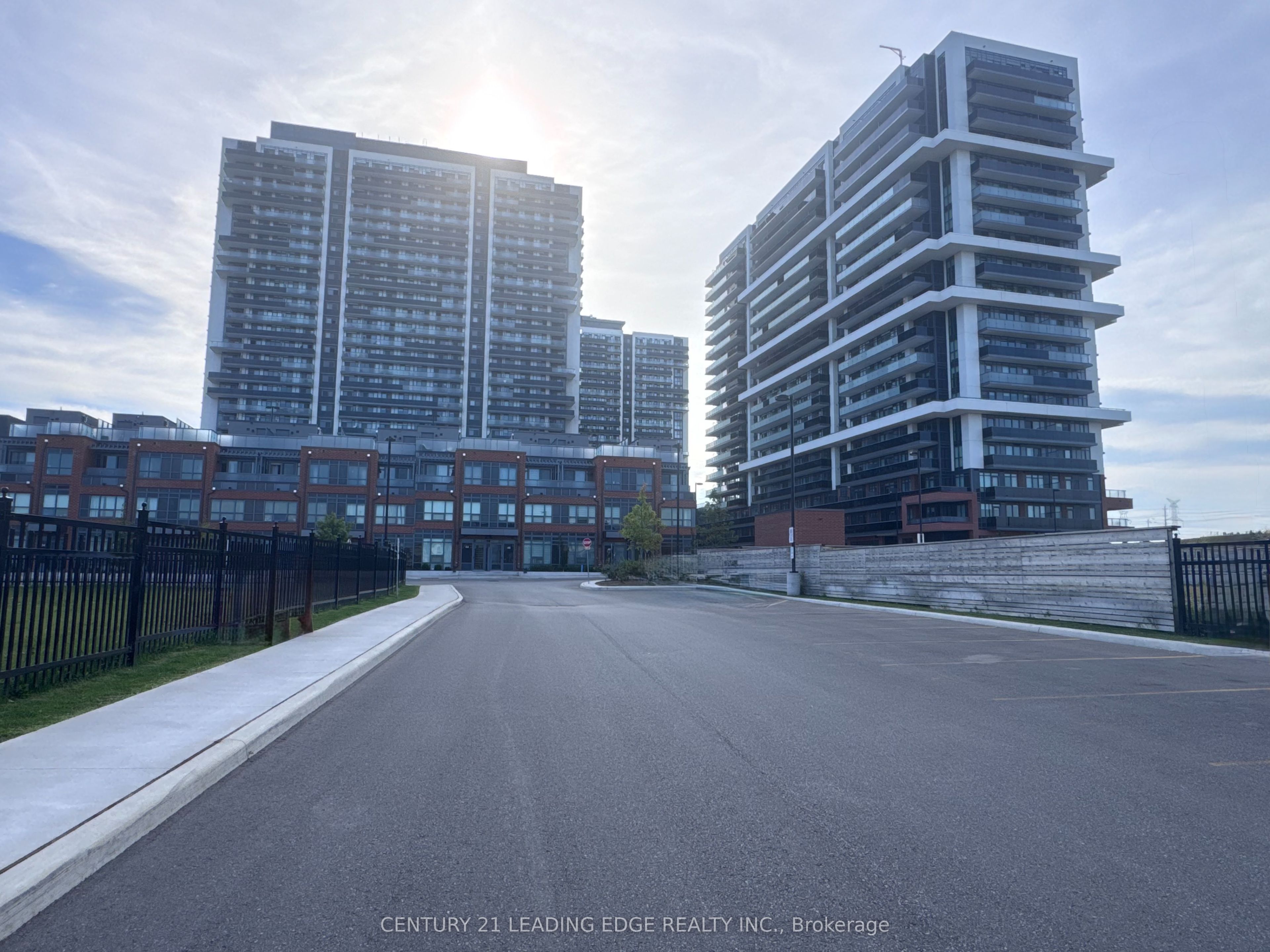 2545 Simcoe Street N 1514, Oshawa, ON L1L 0W3 photo 3