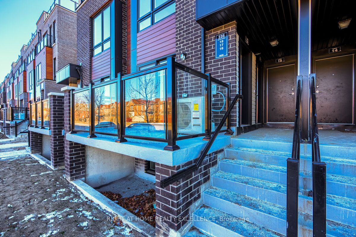 235 Mclevin Avenue E 16, Toronto, ON M1B 0E8