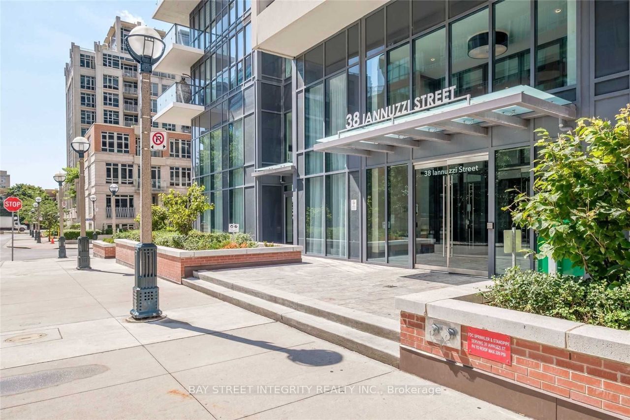38 Iannuzzi Street 1907, Toronto, ON M5V 0S2 photo 2