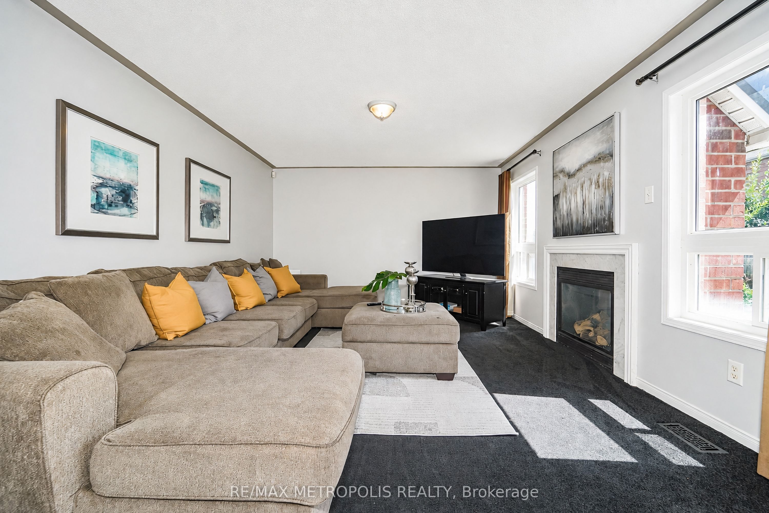 58 Dunwell Crescent, Ajax, ON L1T 0A7 photo 2
