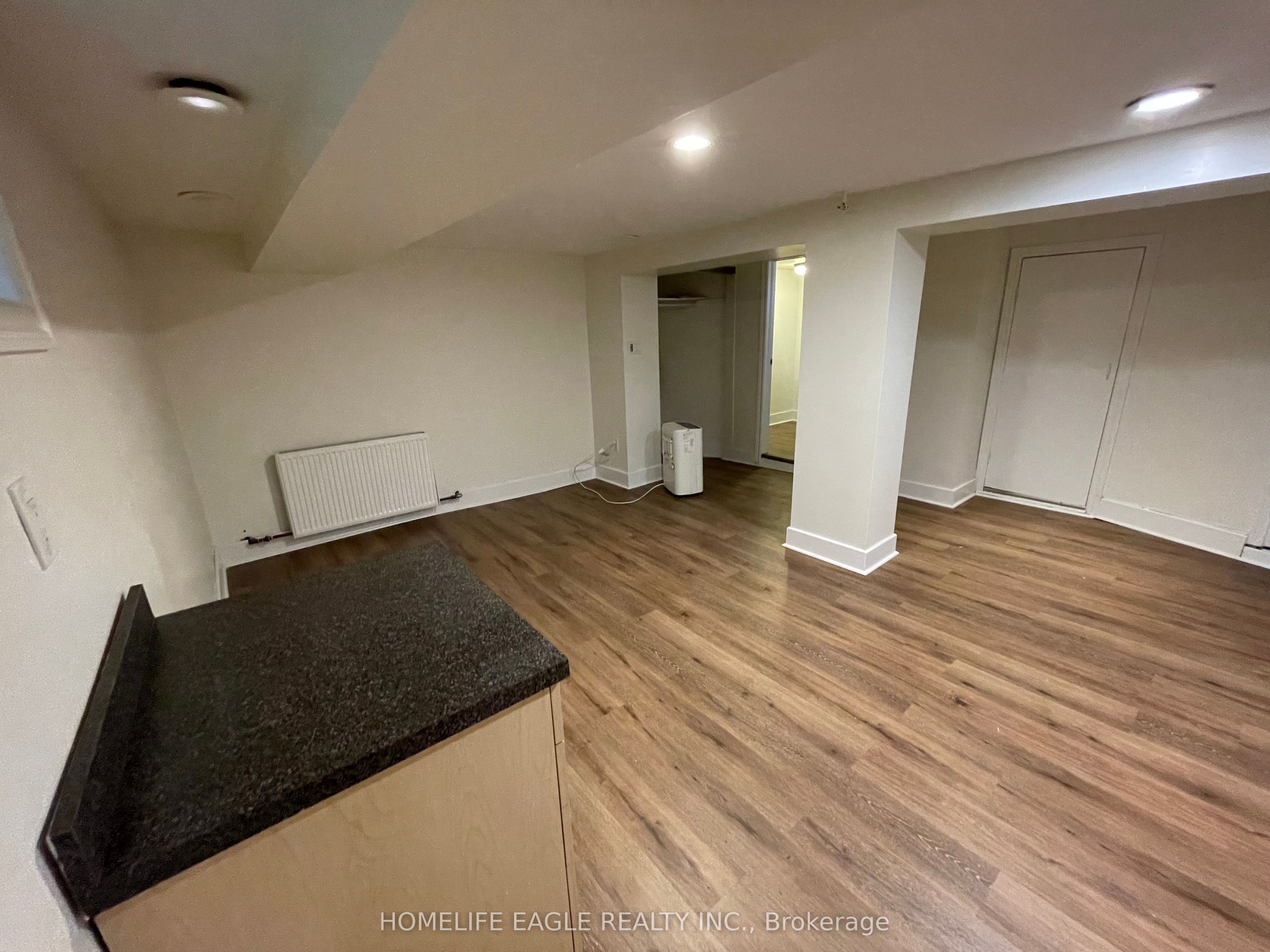 1277 Broadview Avenue Lower Level, Toronto, ON M4K 2T5 photo 2