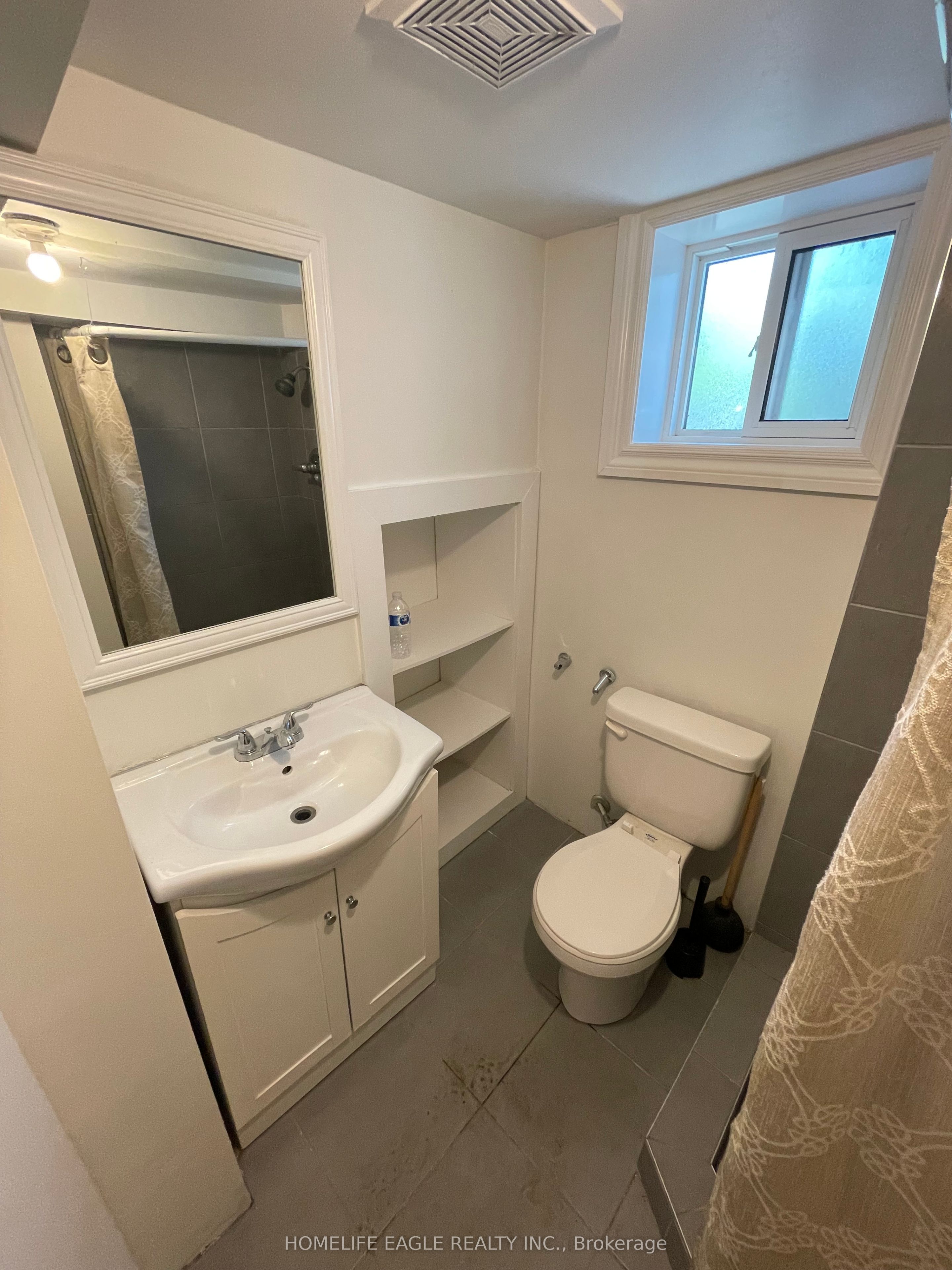 1277 Broadview Avenue Lower Level, Toronto, ON M4K 2T5 photo 3