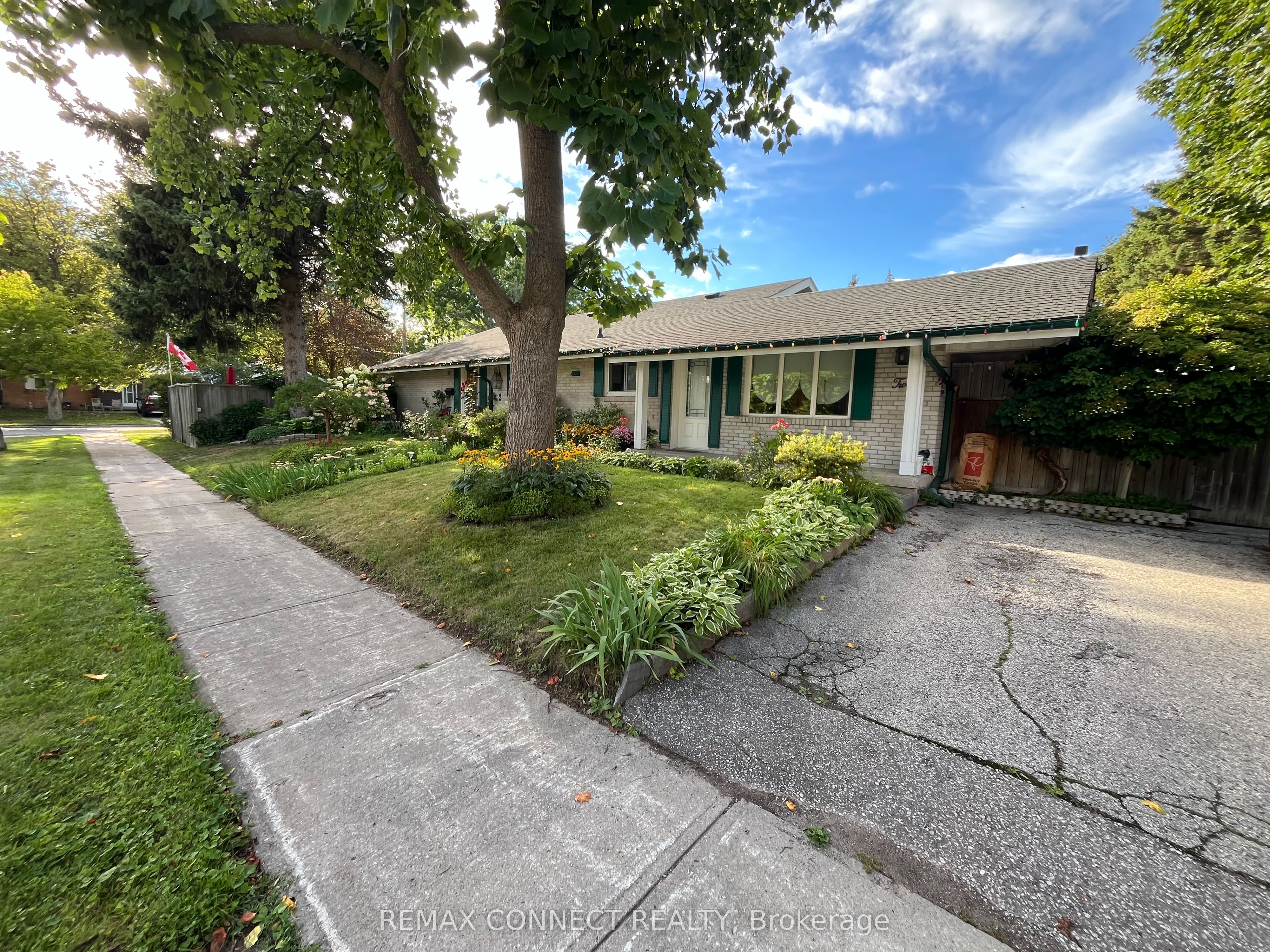2 Hapley Drive, Toronto, ON M1G 3L3