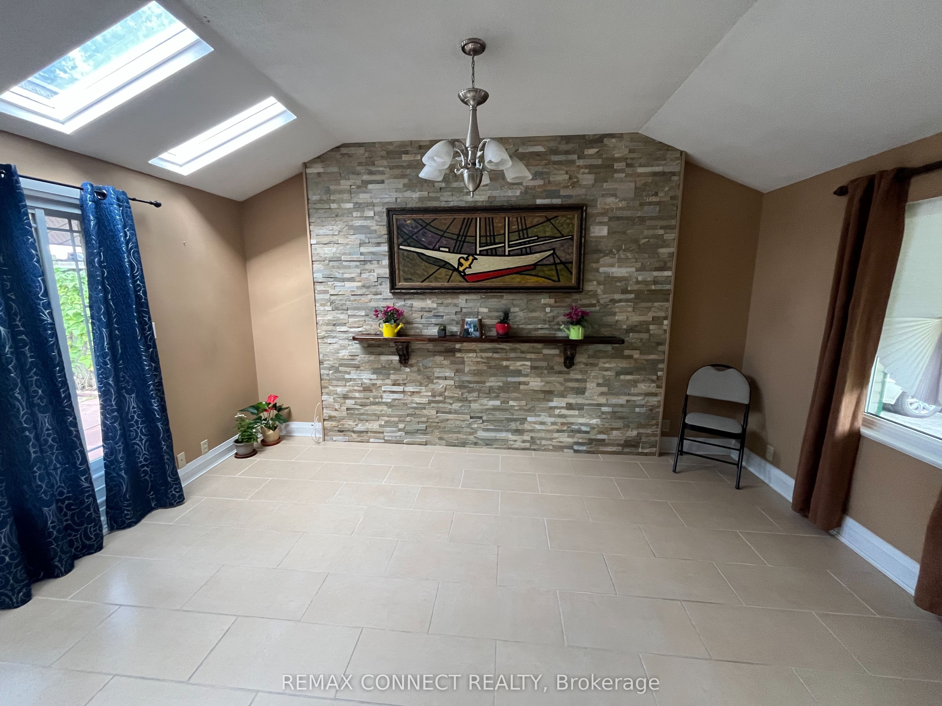 2 Hapley Drive, Toronto, ON M1G 3L3 photo 3