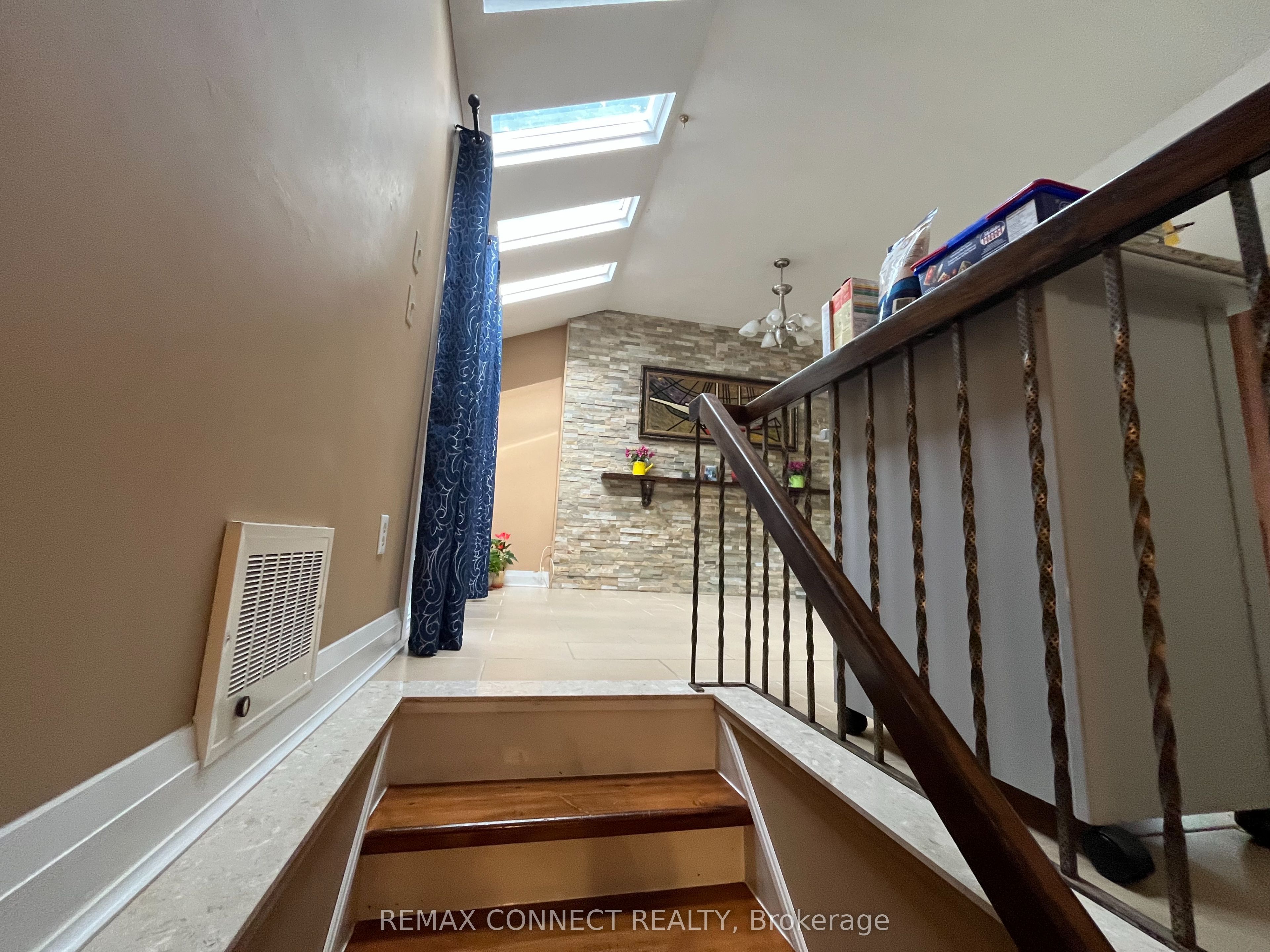 2 Hapley Drive, Toronto, ON M1G 3L3 photo 5