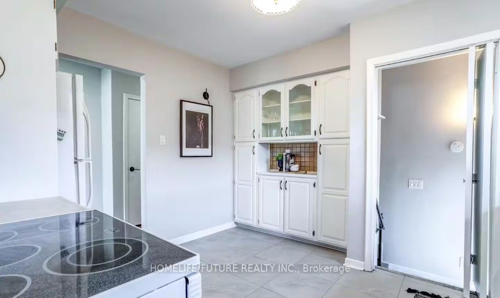 7 Stonehenge Crescent Main, Toronto, ON M1G 2P5 photo 2
