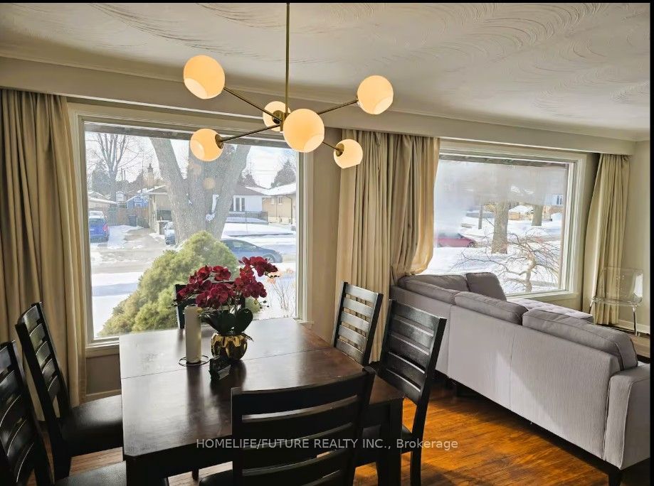 7 Stonehenge Crescent Main, Toronto, ON M1G 2P5 photo 3