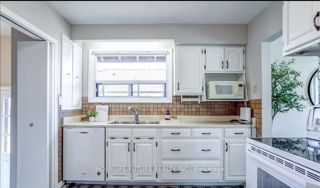 7 Stonehenge Crescent Main, Toronto, ON M1G 2P5 photo 4