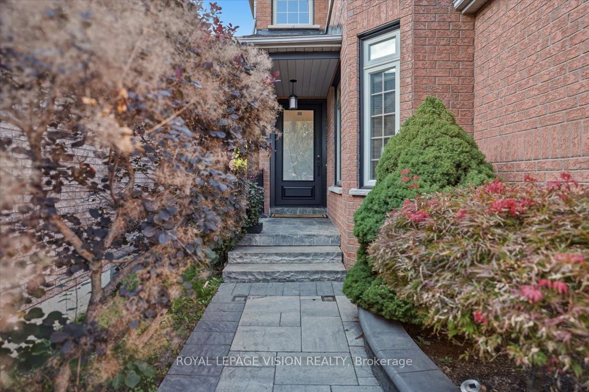 106 Copley Street, Pickering, ON L1V 6V6 photo 2