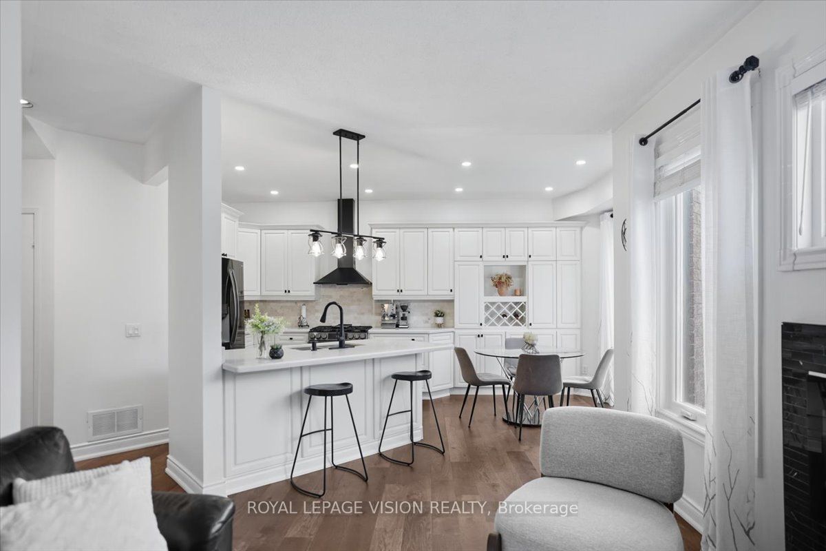 106 Copley Street, Pickering, ON L1V 6V6 photo 3