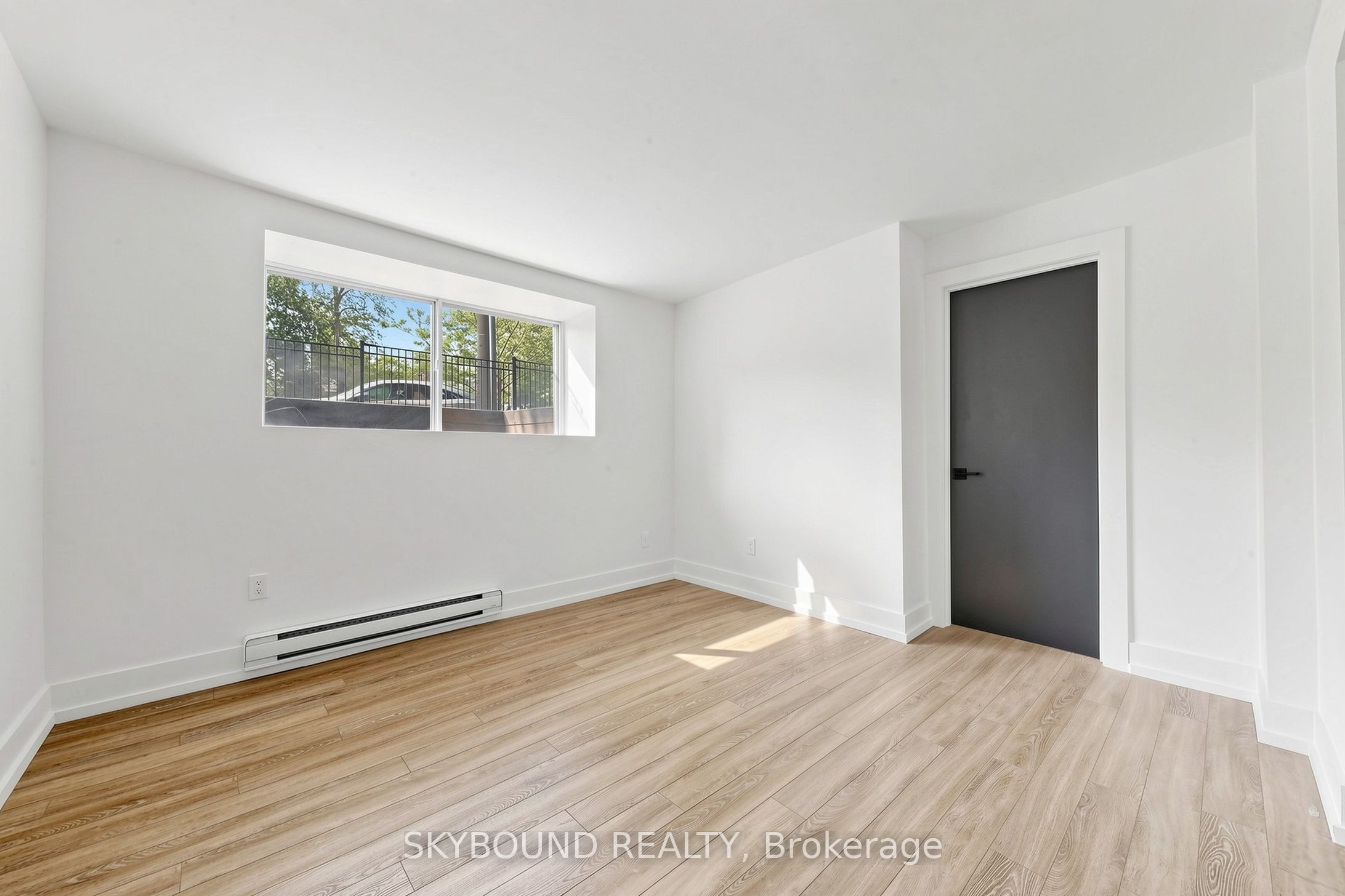139 Wineva Avenue B, Toronto, ON M4E 2T3 photo 2