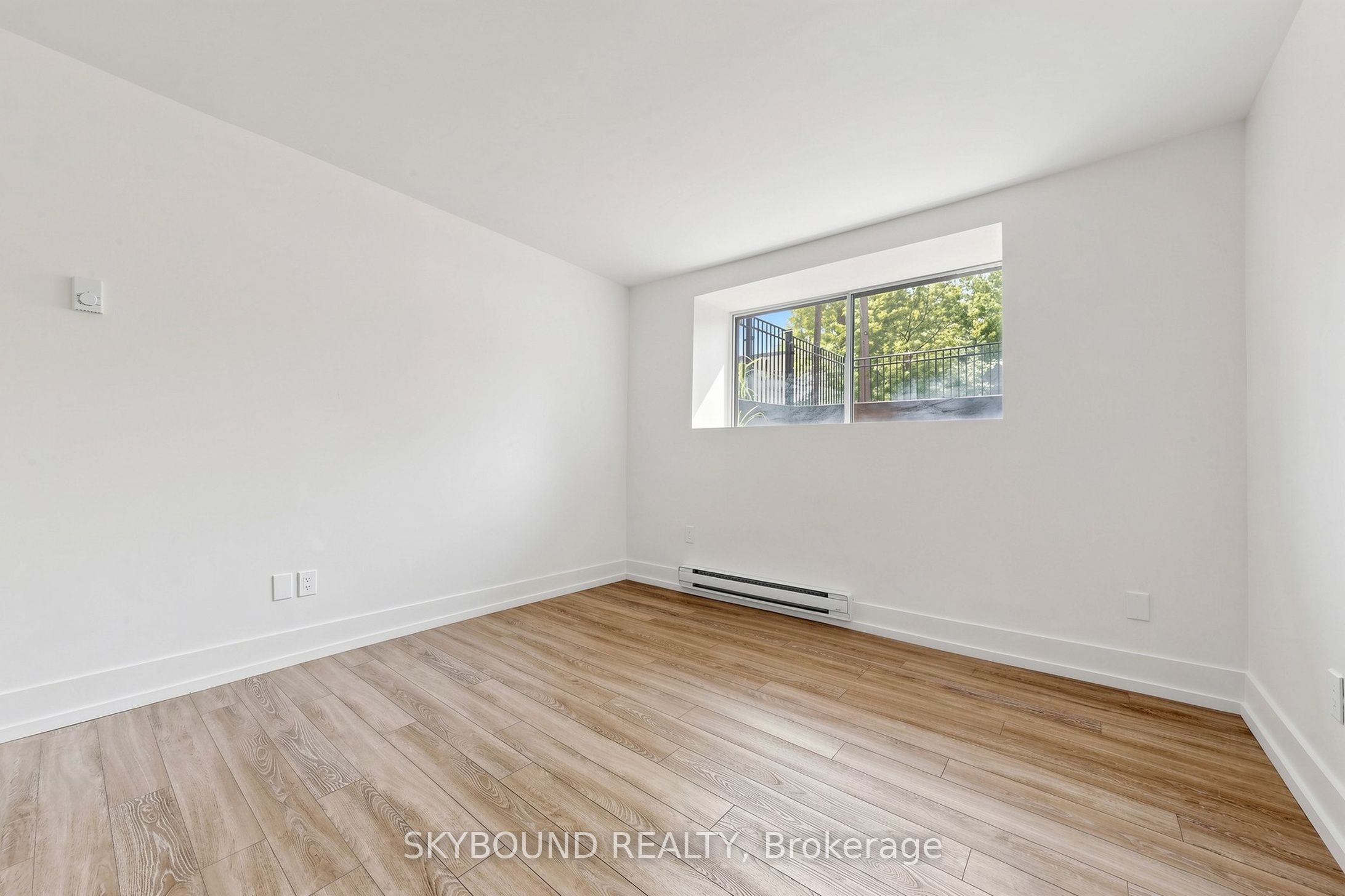 139 Wineva Avenue B, Toronto, ON M4E 2T3 photo 4