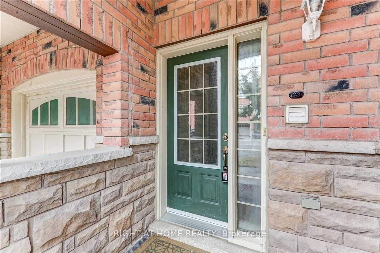 23 Linnell Street, Ajax, ON L1Z 0K9 photo 2