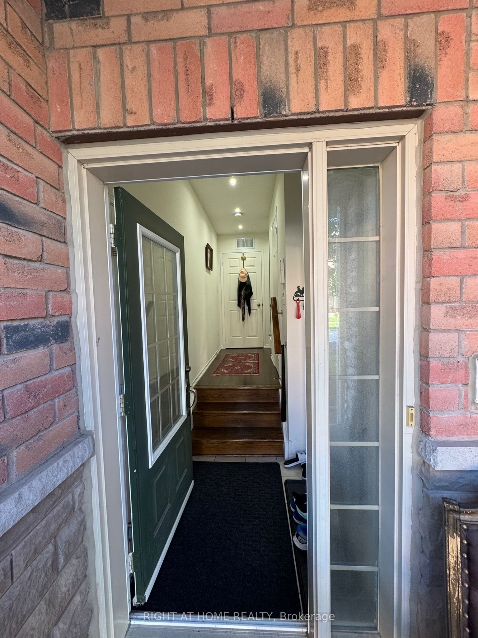 23 Linnell Street, Ajax, ON L1Z 0K9 photo 3