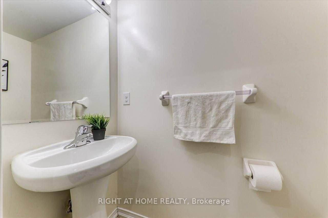 23 Linnell Street, Ajax, ON L1Z 0K9 photo 4