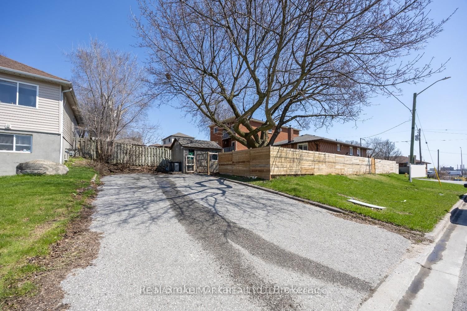 324 College Avenue Main, Oshawa, ON L1J 1S1 photo 2