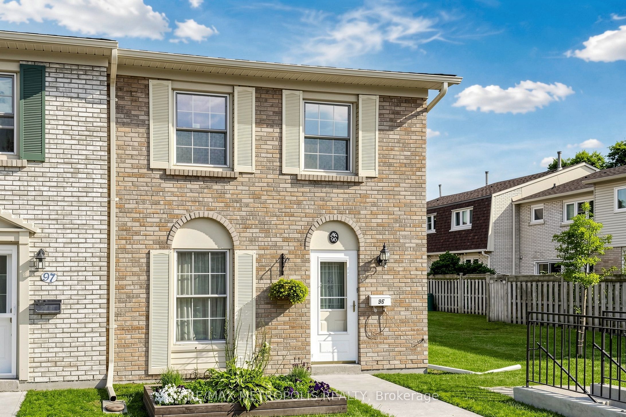 580 Eyer Drive 96, Pickering, ON L1W 3B7 photo 2