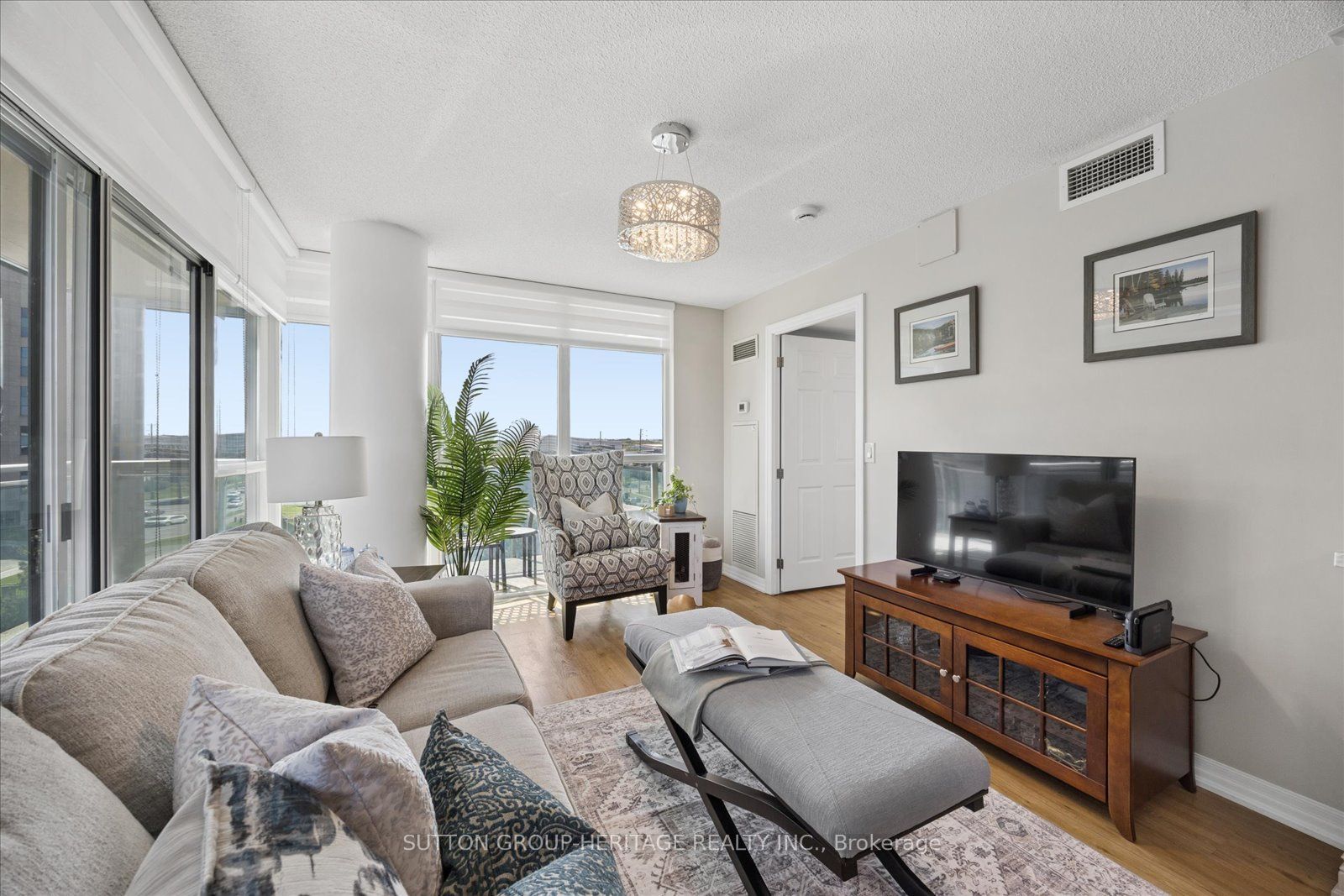 1600 Charles Street 603, Whitby, ON L1N 0G4 photo 5