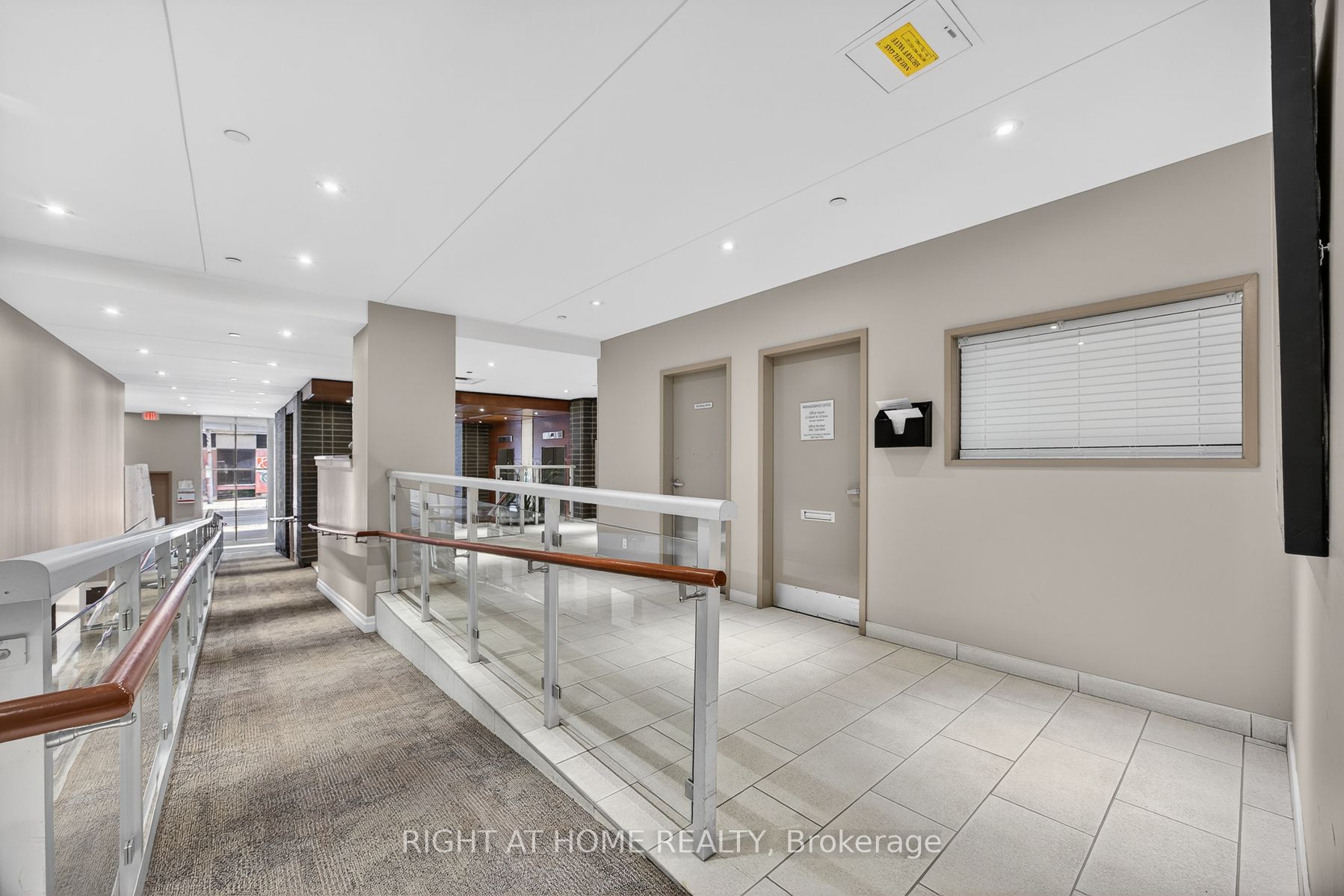 44 Bond Street W 518, Oshawa, ON L1G 6R2 photo 4