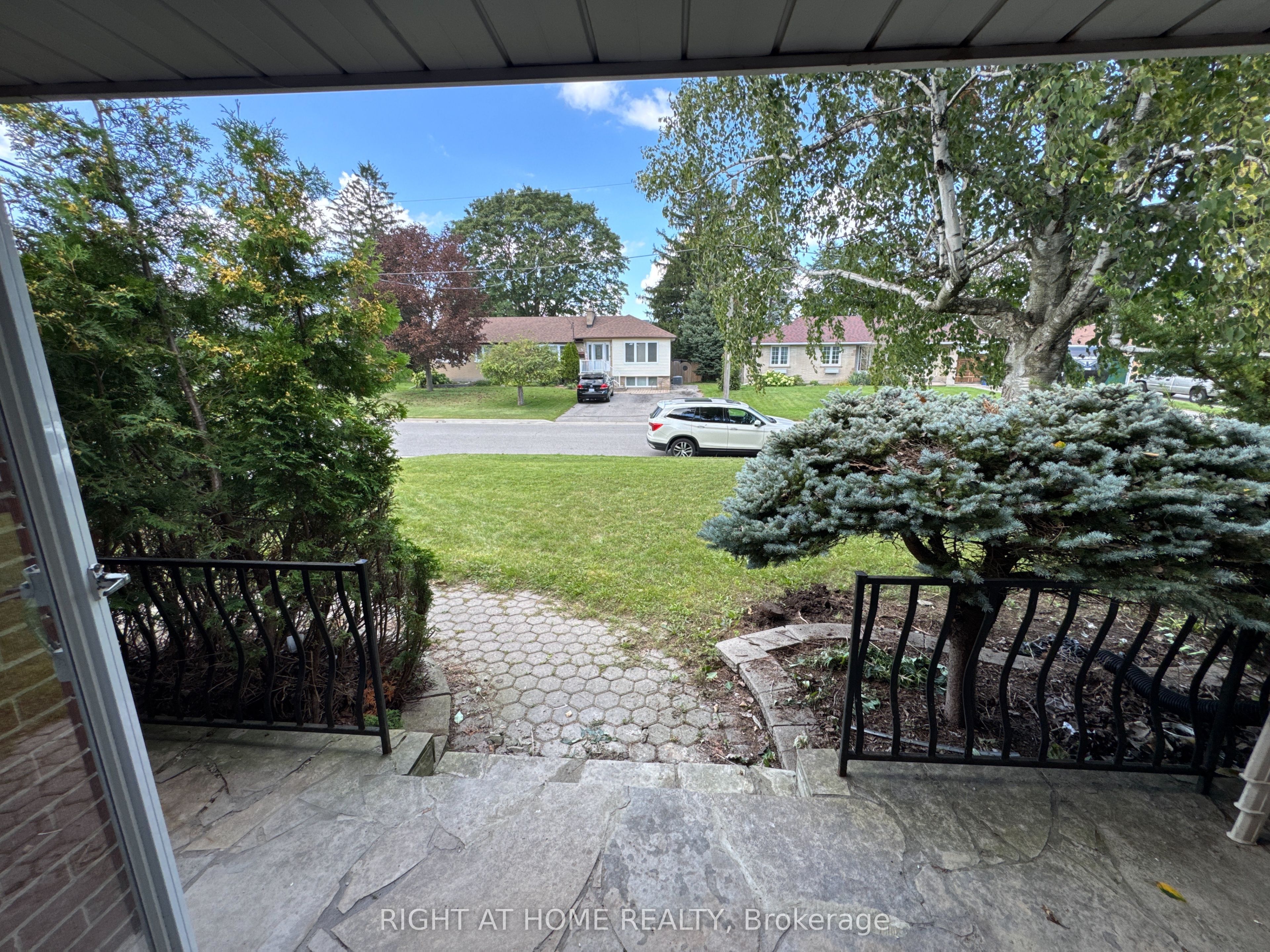 77 Churchill Avenue, Oshawa, ON L1G 3K7 photo 5